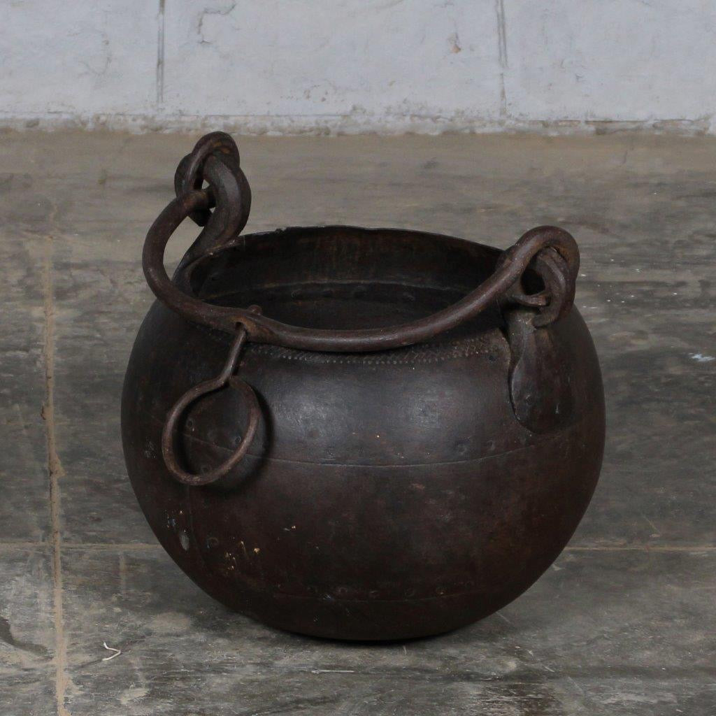 PRESALE Vintage Indian Iron Planter 283038