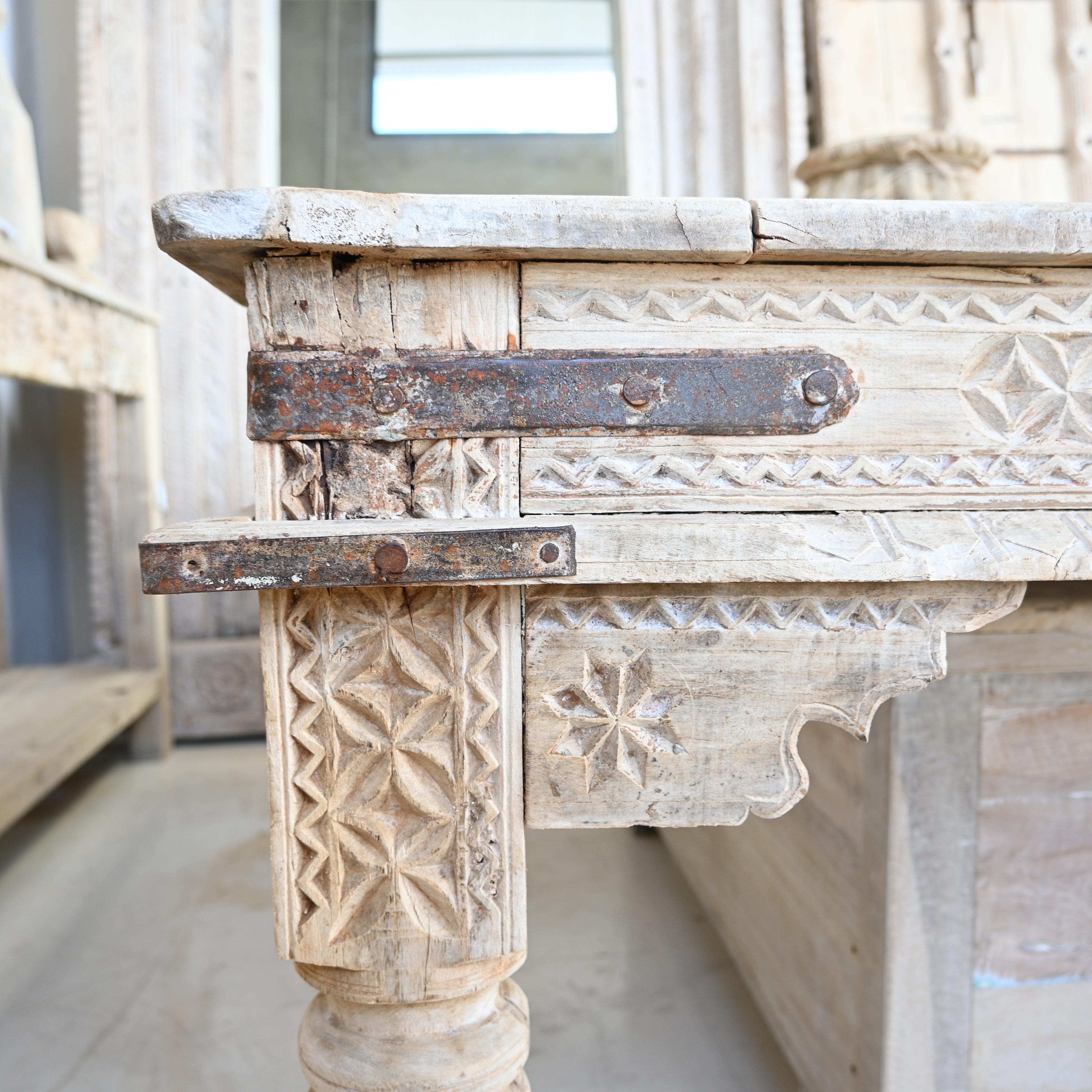 Vintage Indian Table 252501