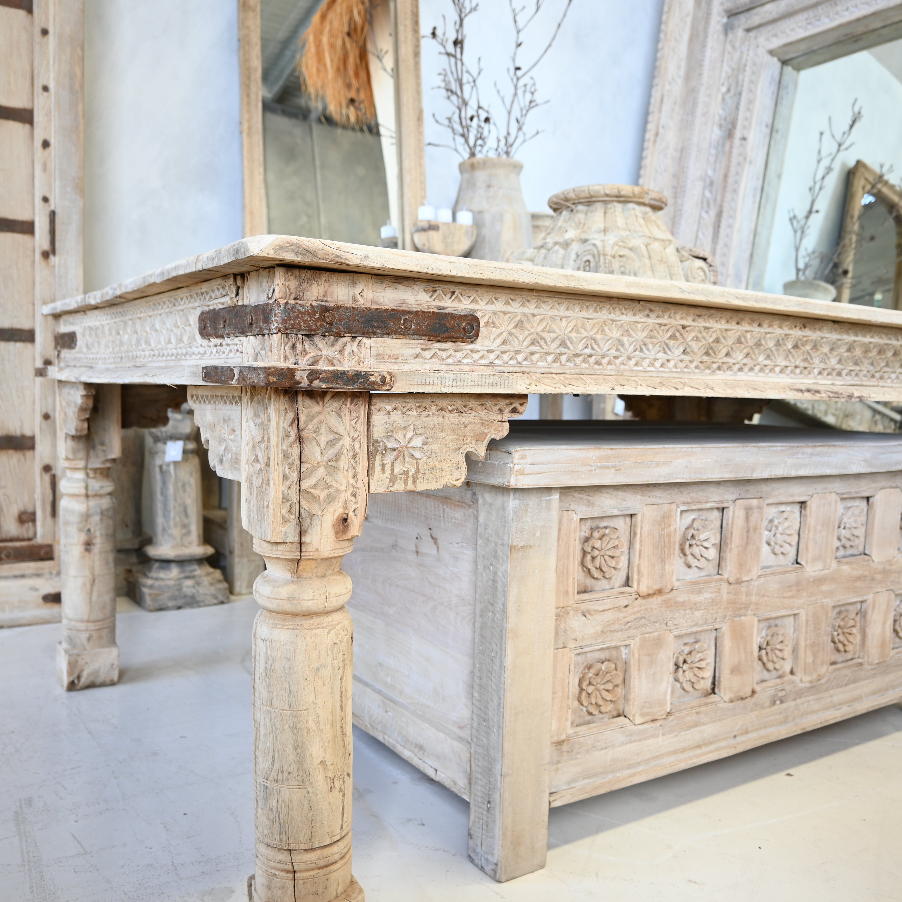 Vintage Indian Table 252501