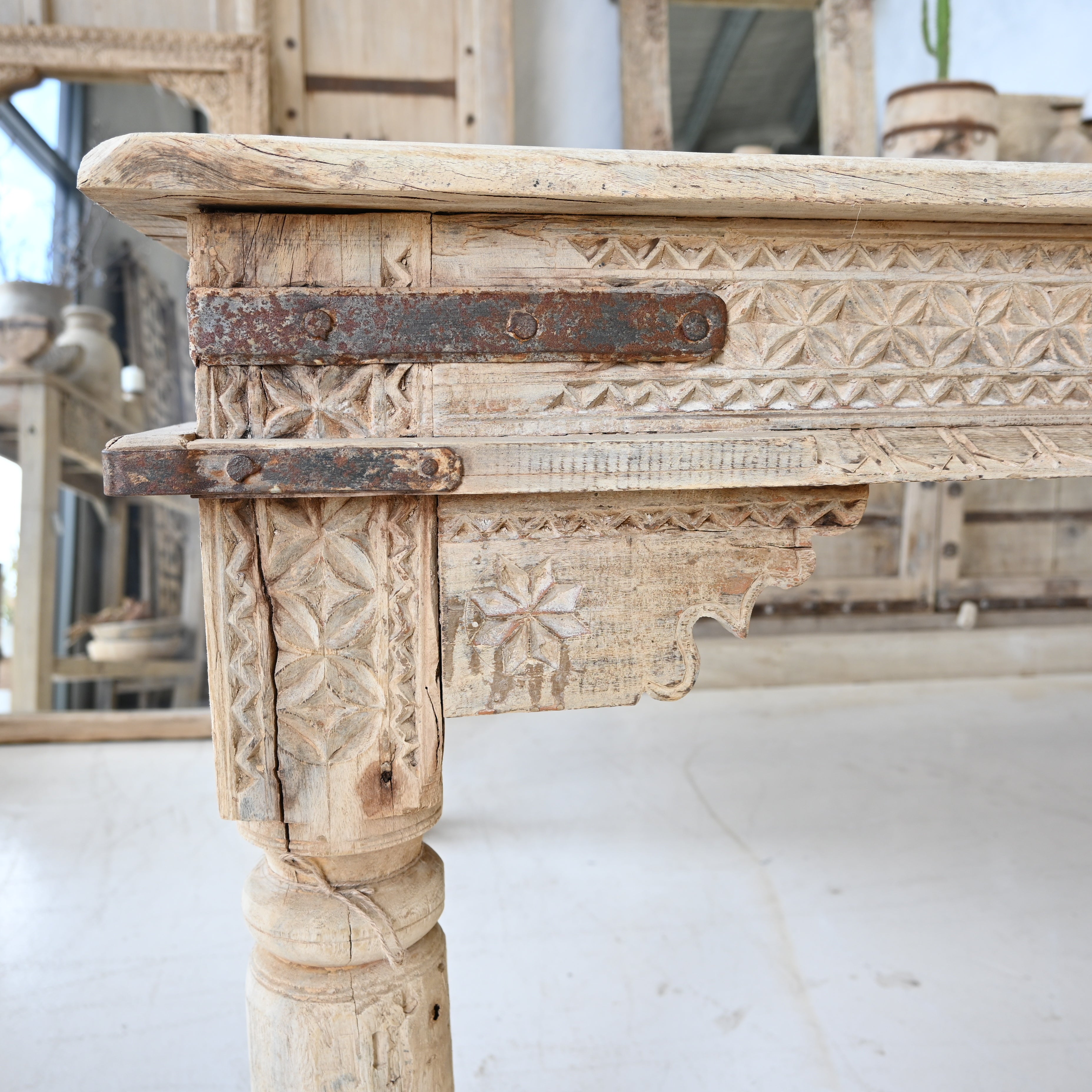 Vintage Indian Table 252501