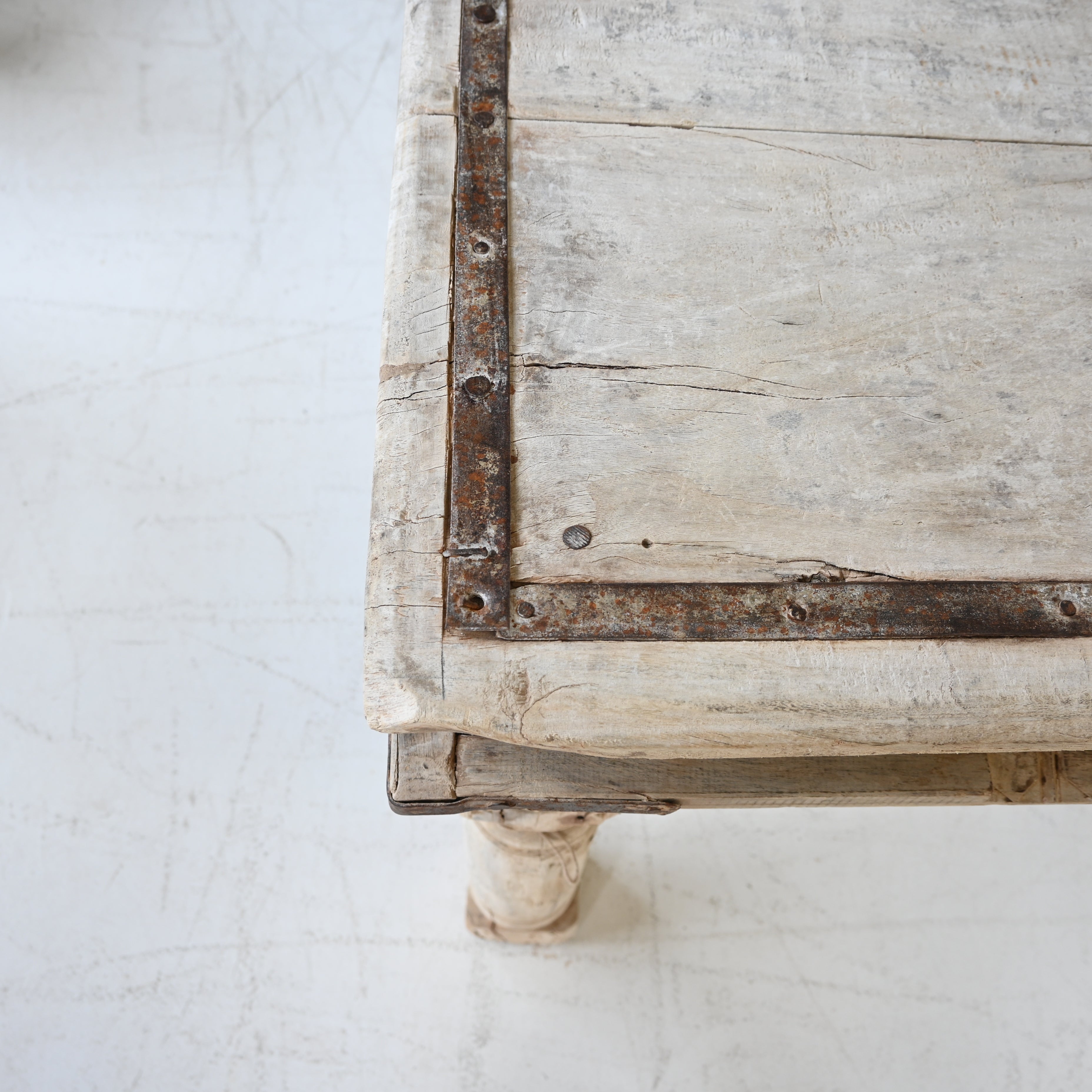 Vintage Indian Table 252501