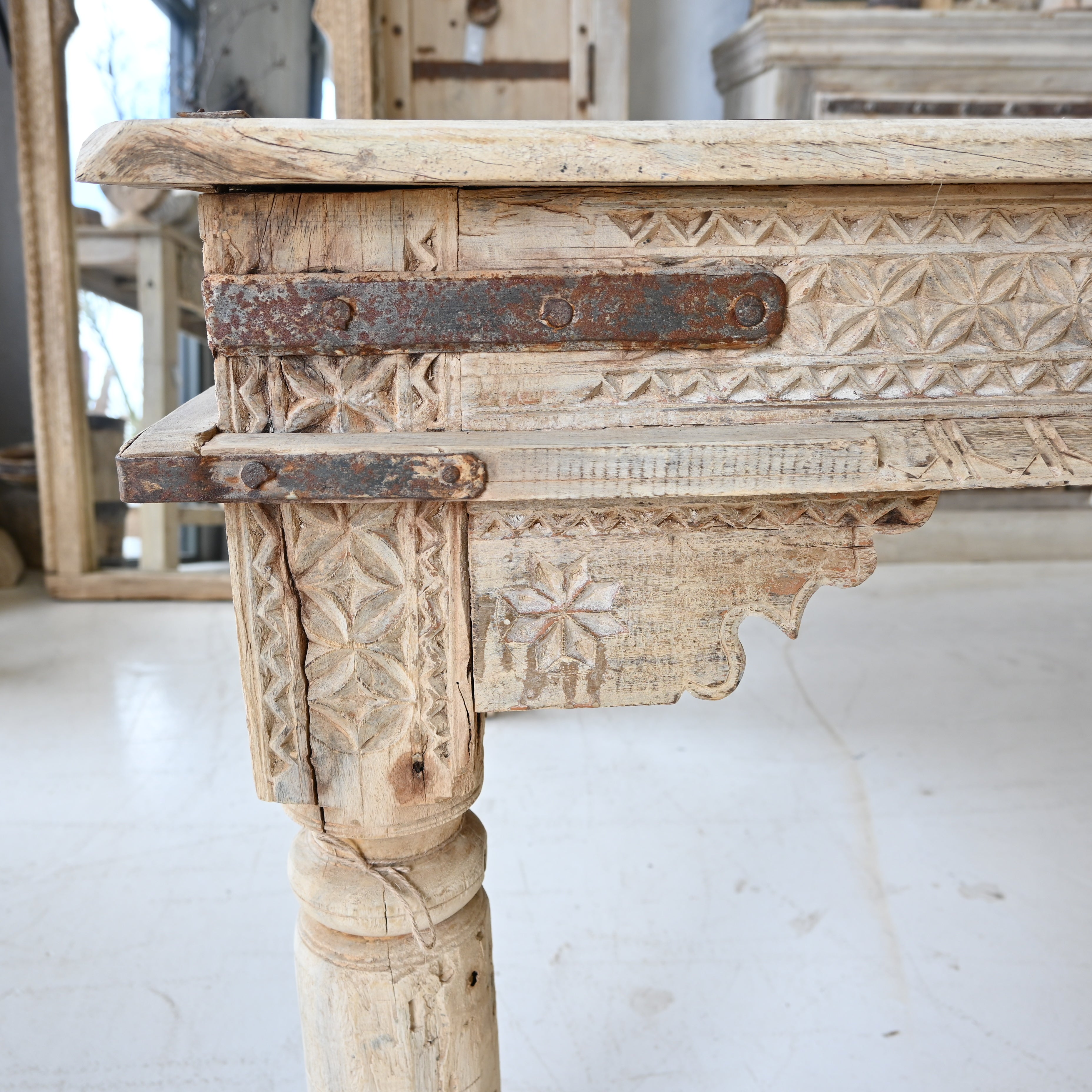 Vintage Indian Table 252501