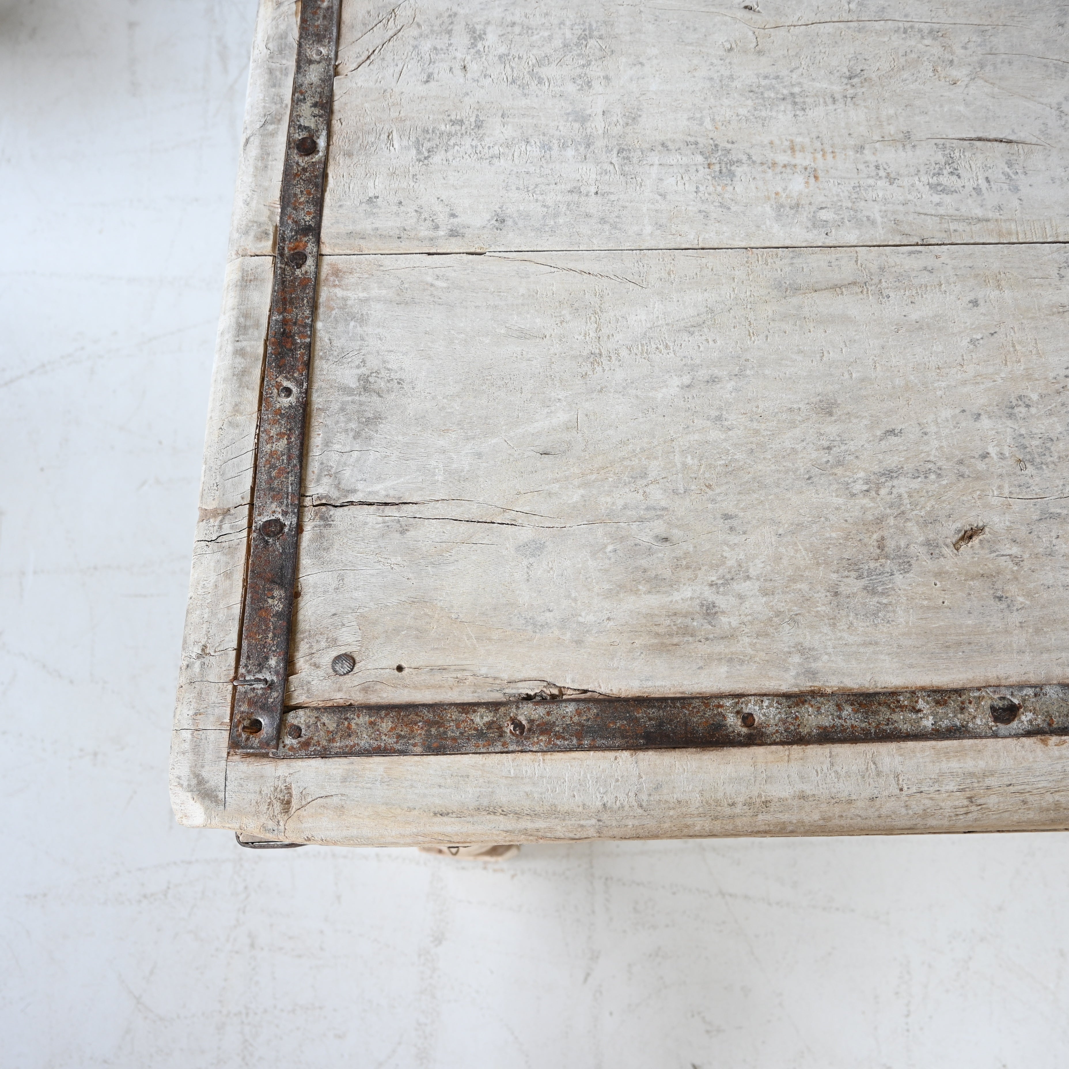 Vintage Indian Table 252501