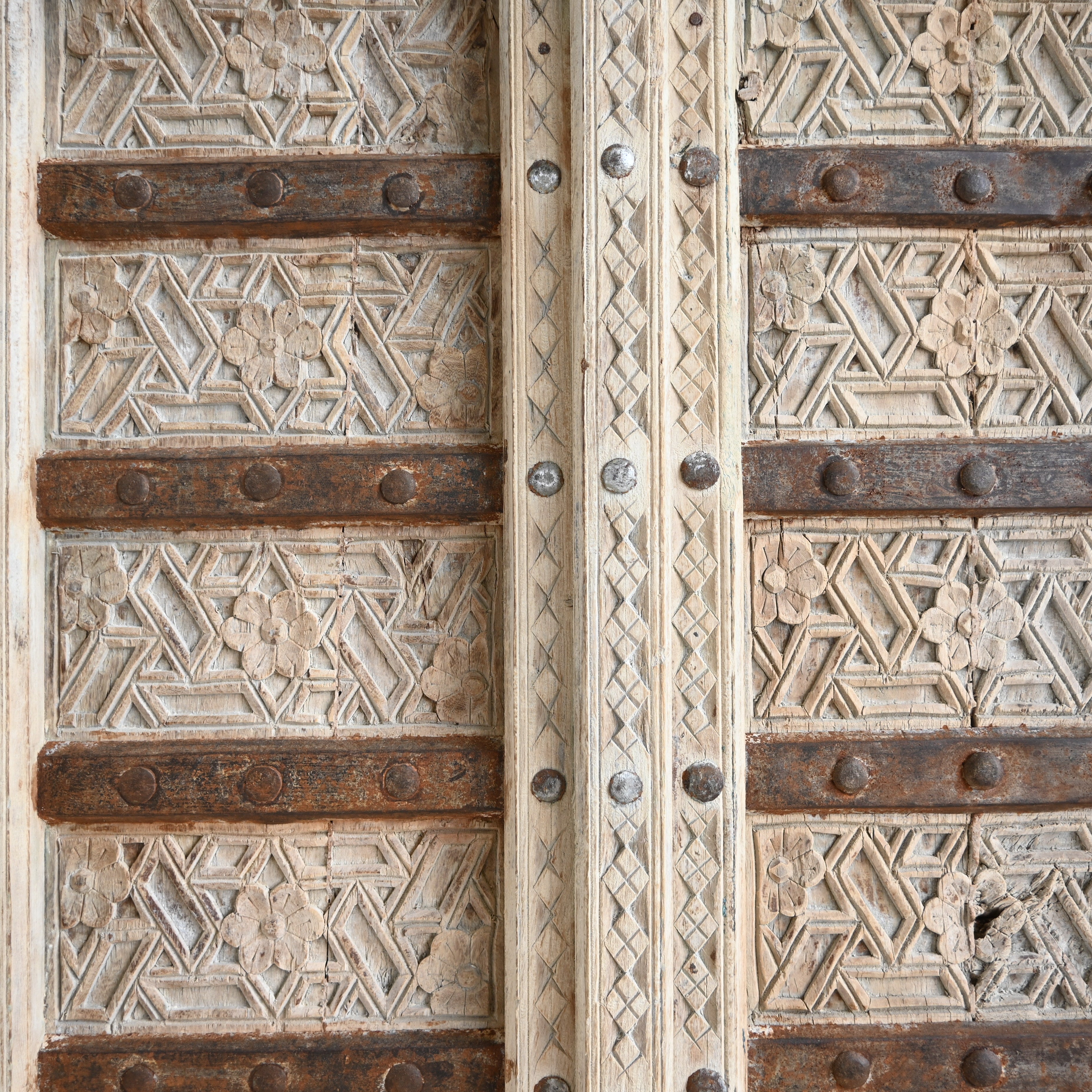 Antique Indian door 250472