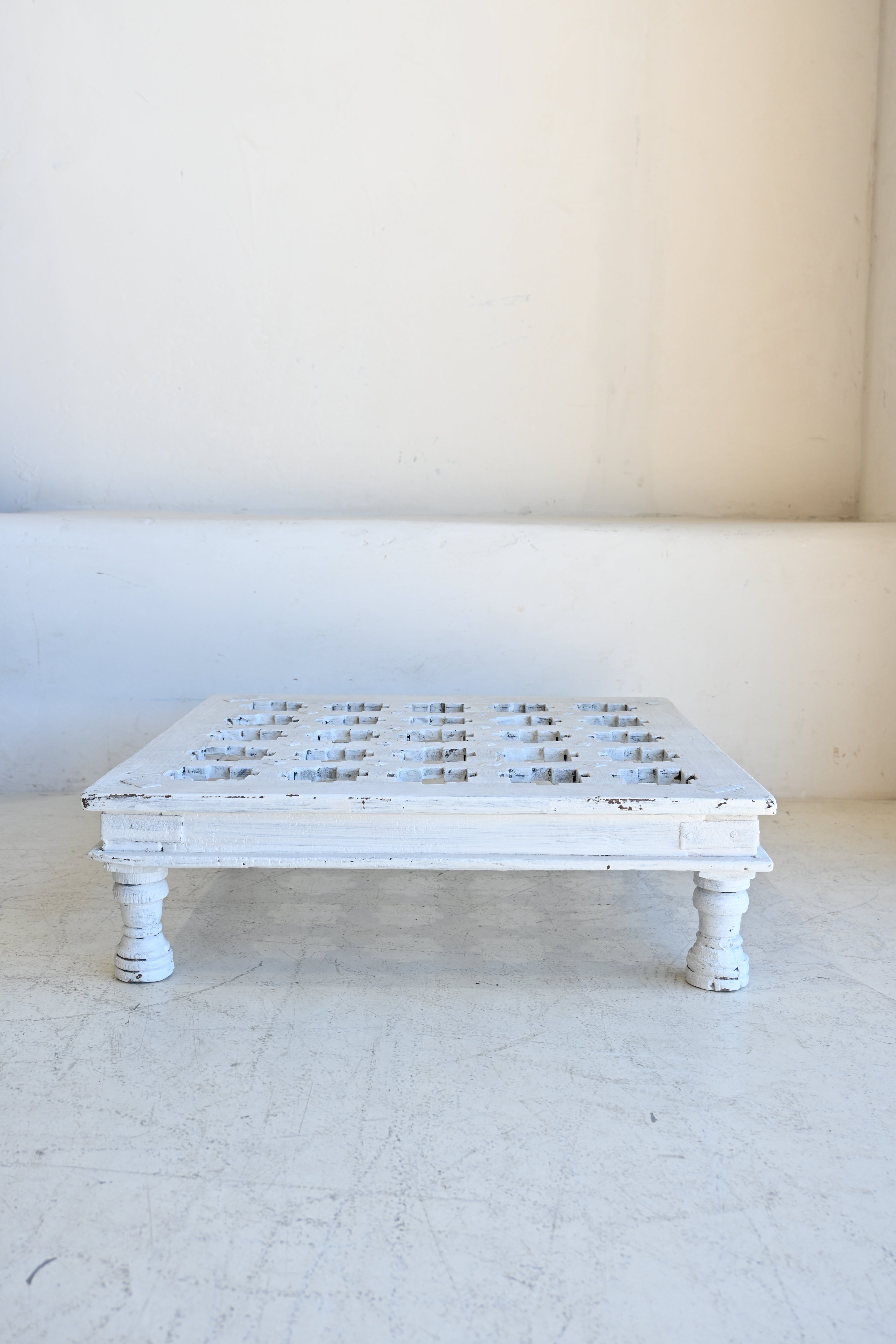 Vintage Indian White bajot/side table 246111