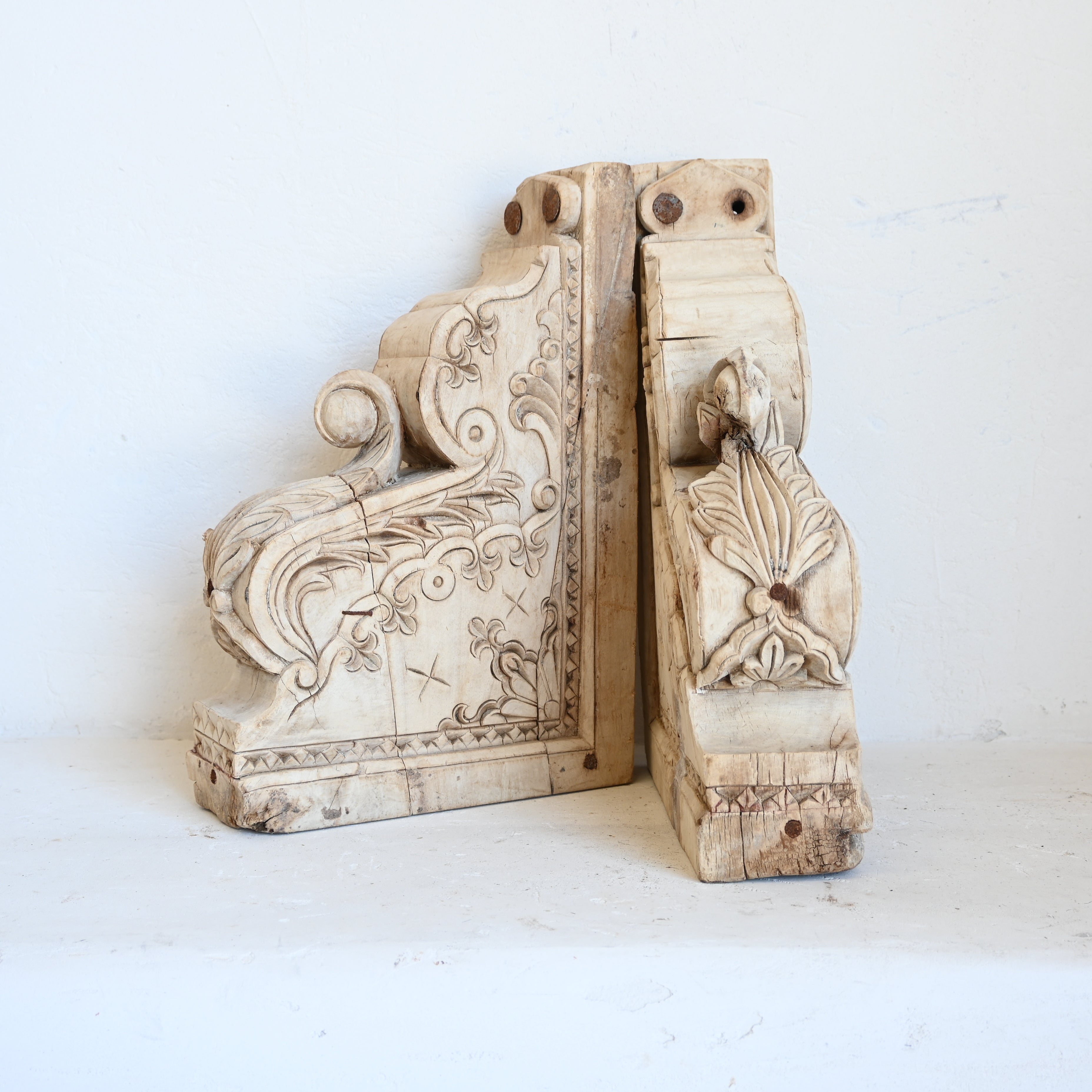 Indian carved brackets set/2 304180 A