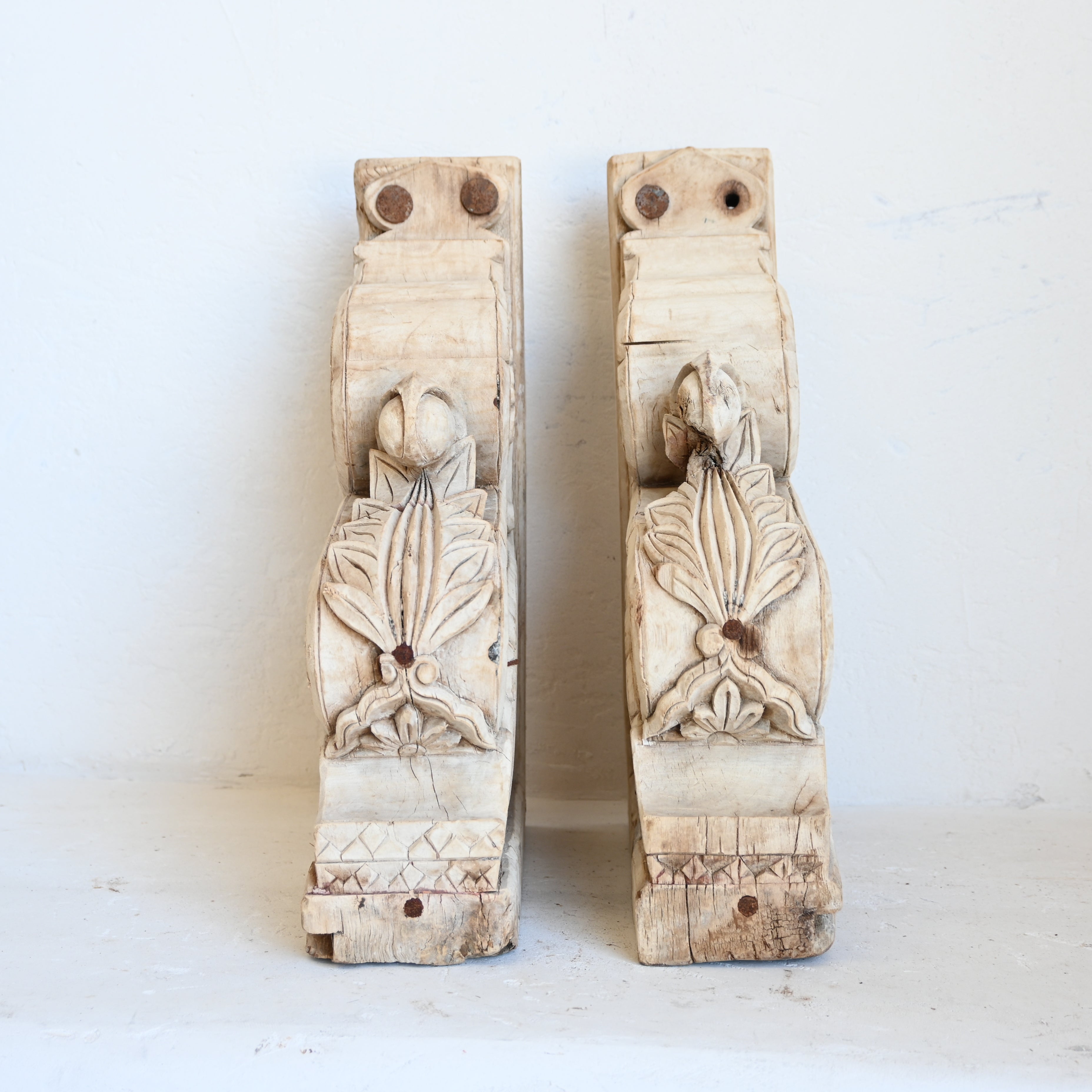 Indian carved brackets set/2 304180 A