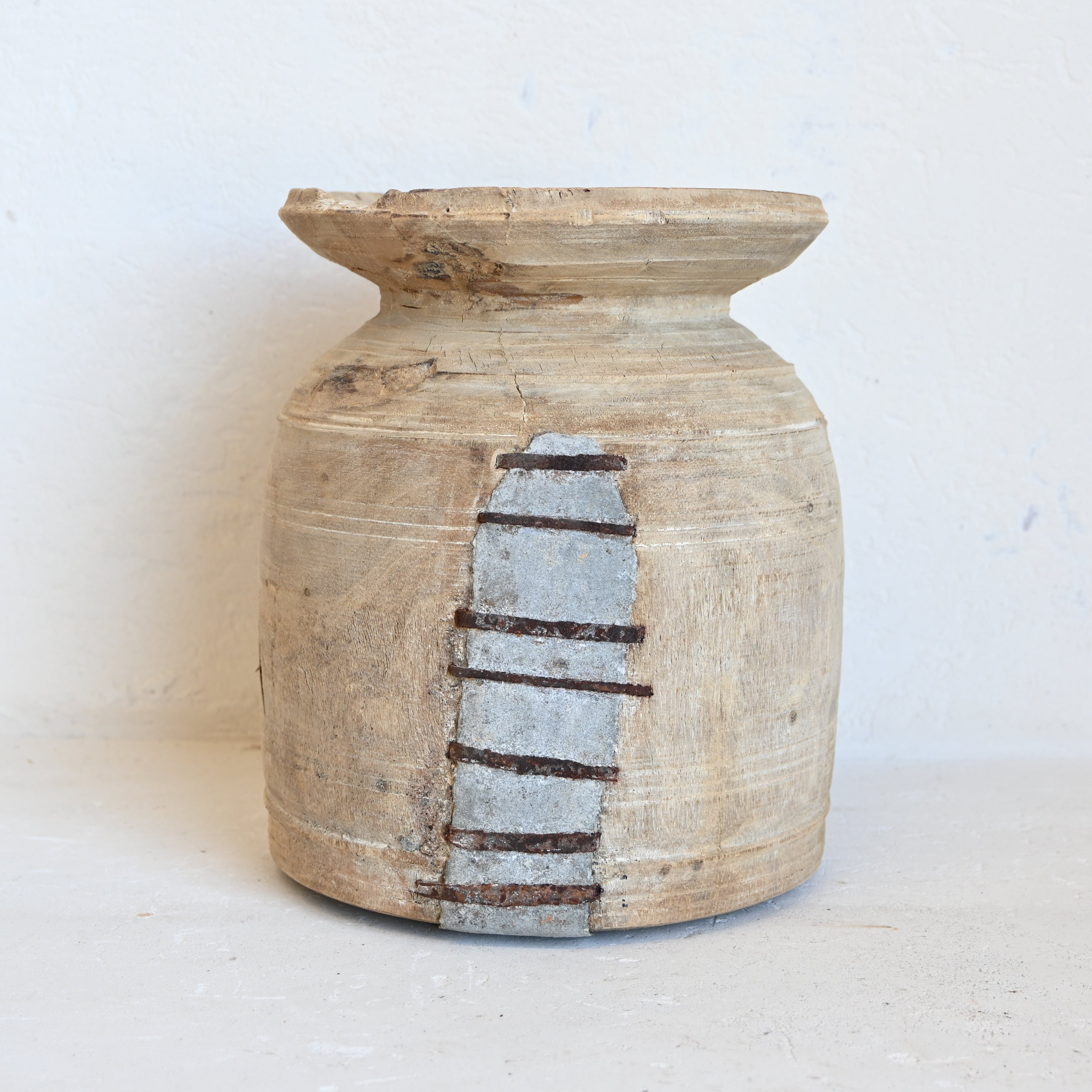 Vintage Indian Pot w/lid 311346