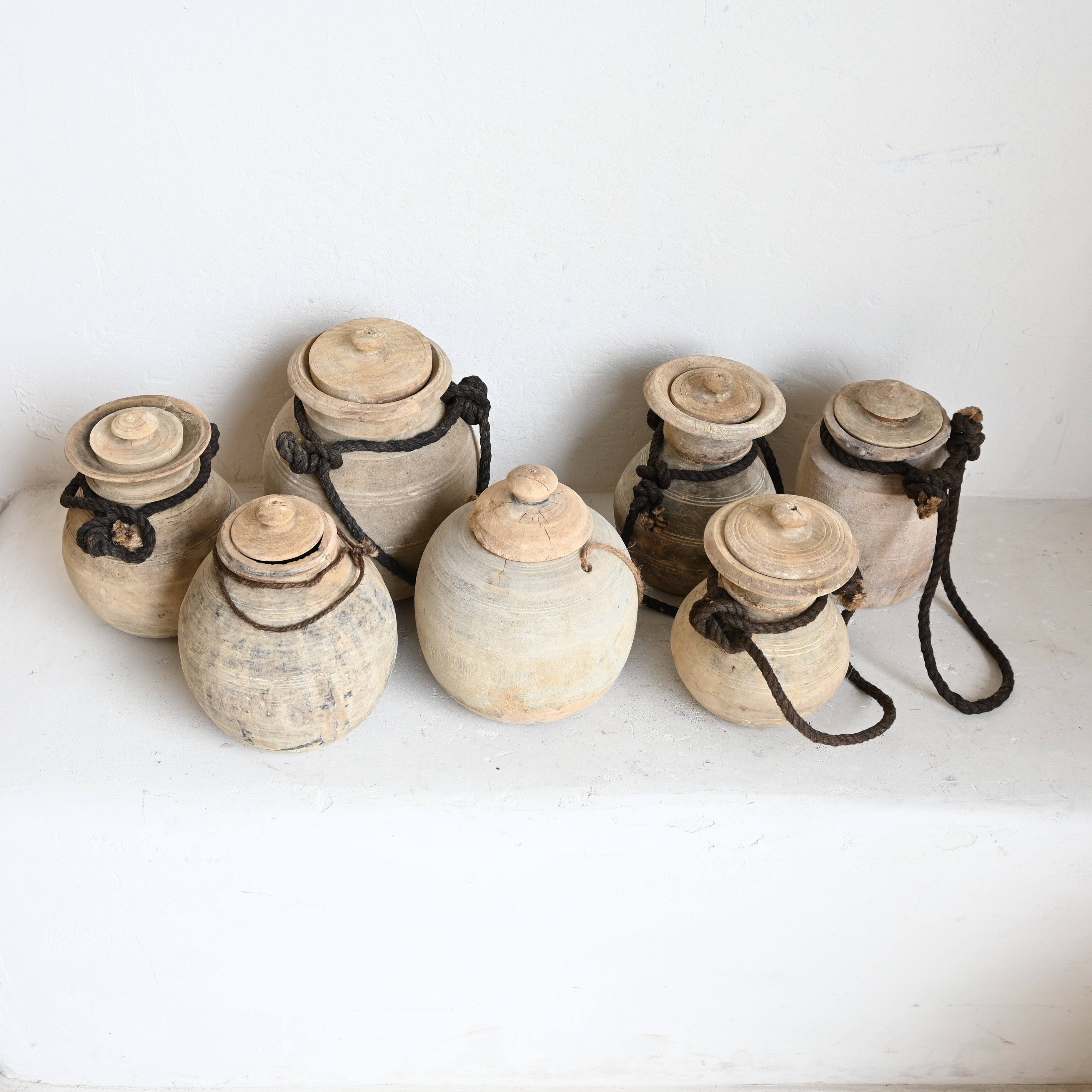 Vintage Indian Pot w/lid & rope 309880