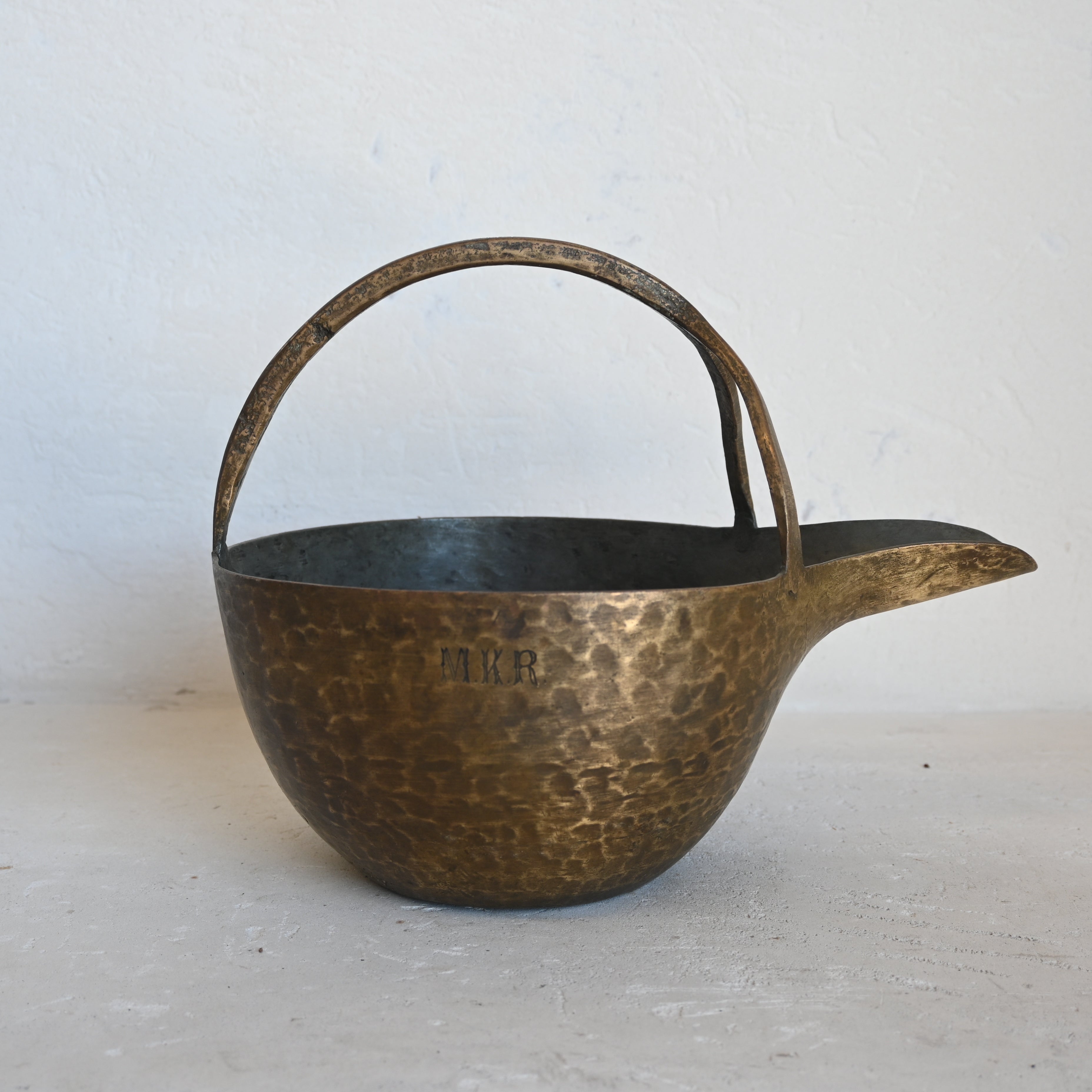 Antique Brass Bowl w/spout  326068