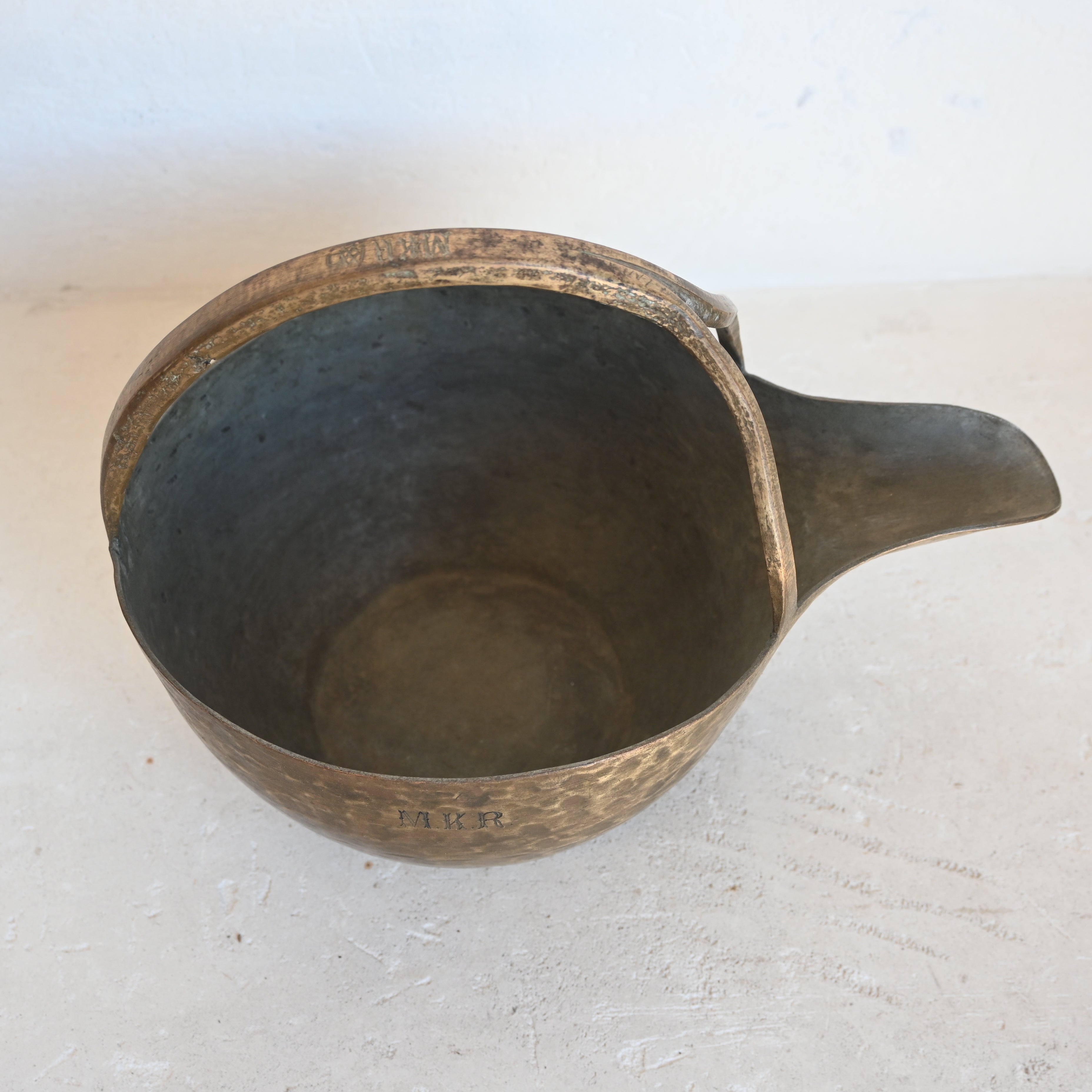 Antique Brass Bowl w/spout  326068