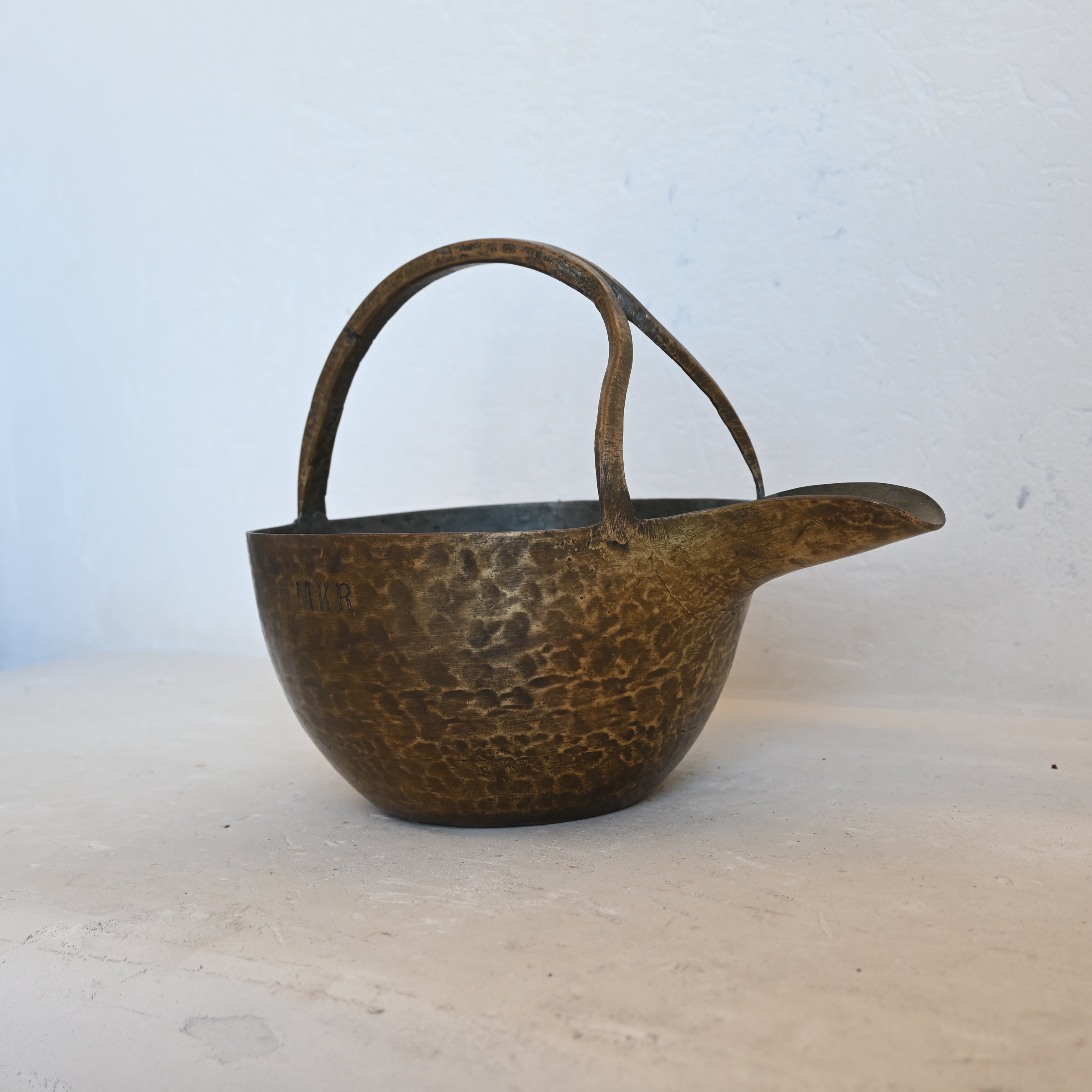 Antique Brass Bowl w/spout  326068