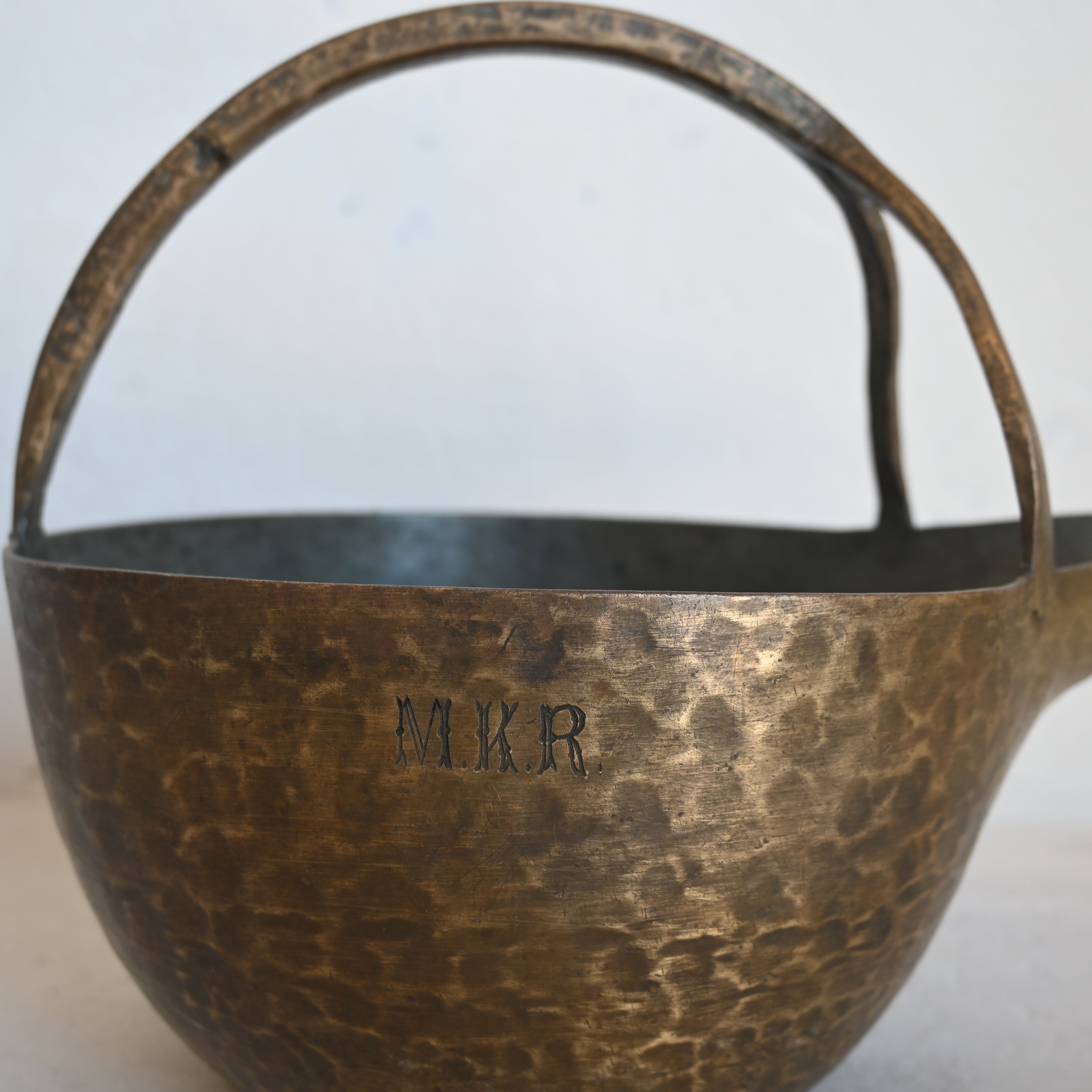 Antique Brass Bowl w/spout  326068