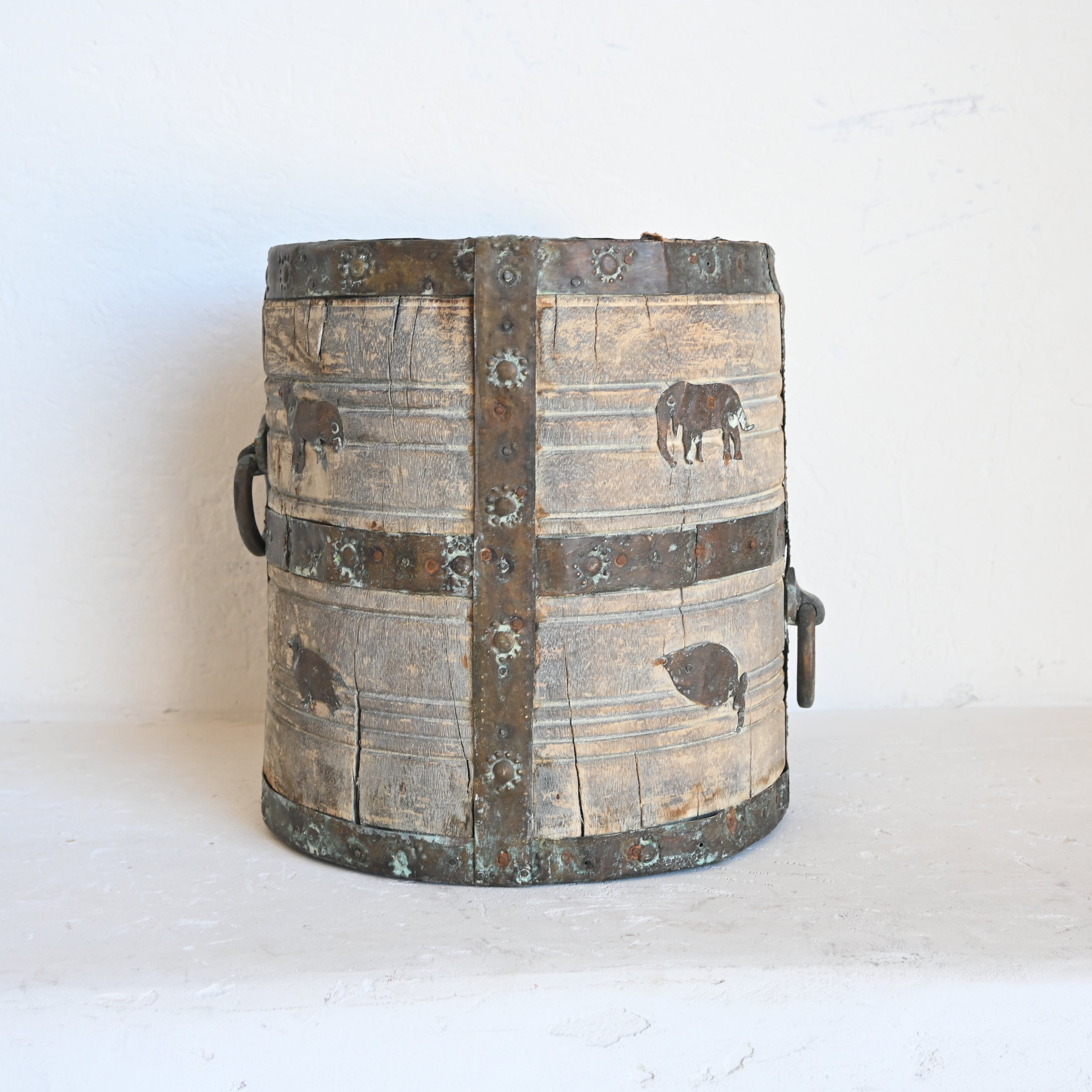 Vintage Indian Iron bucket 276584-A