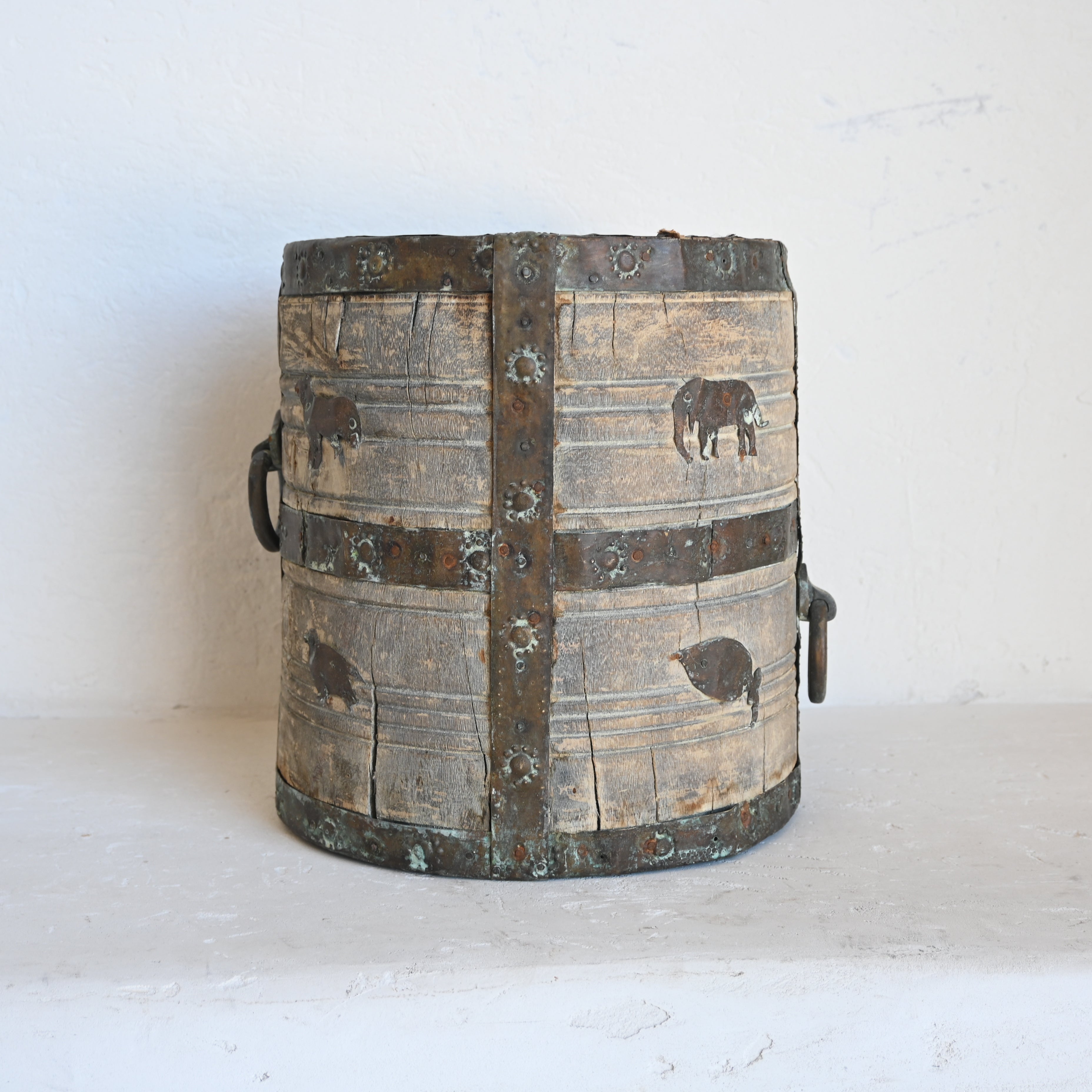 Vintage Indian Iron bucket 276584-A