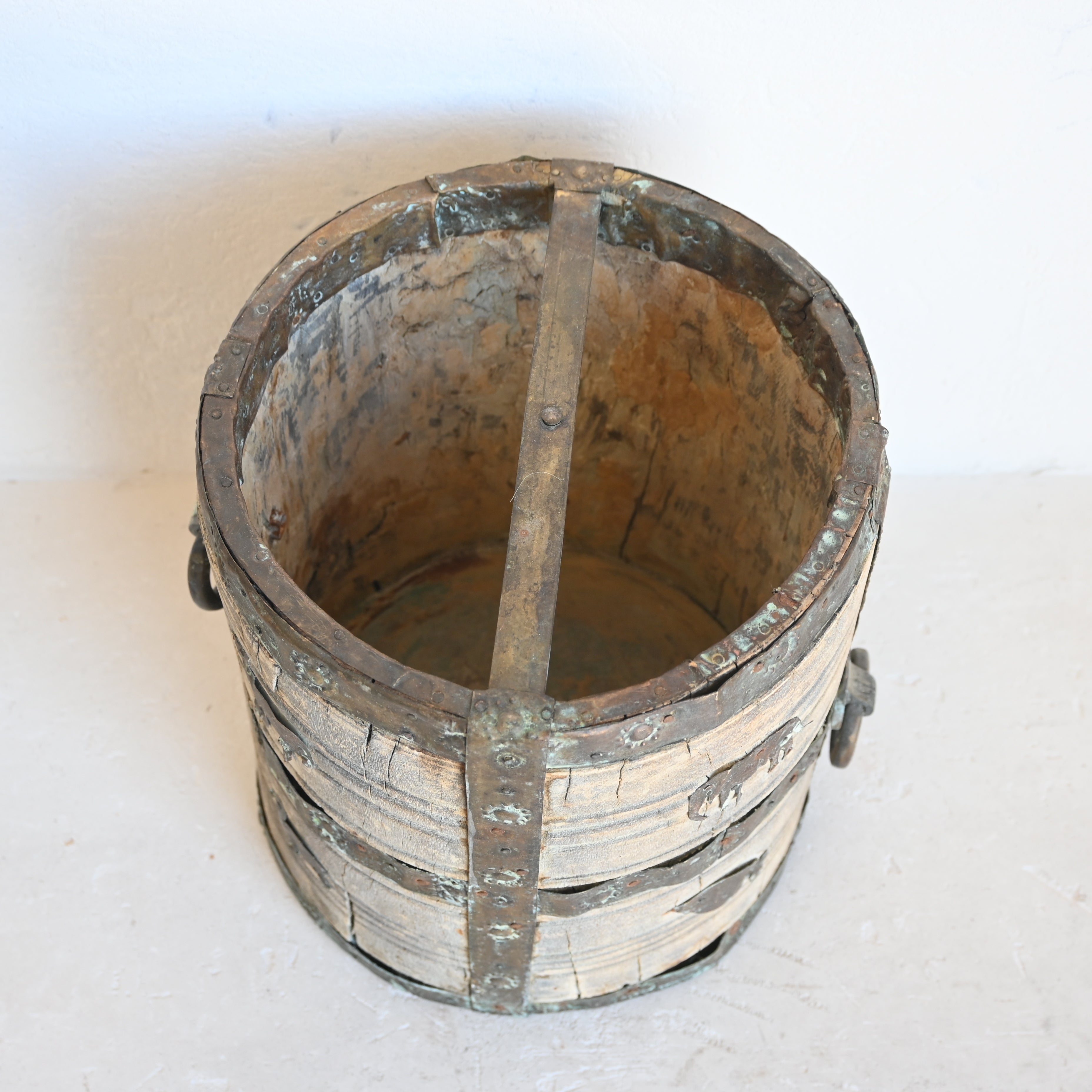 Vintage Indian Iron bucket 276584-A