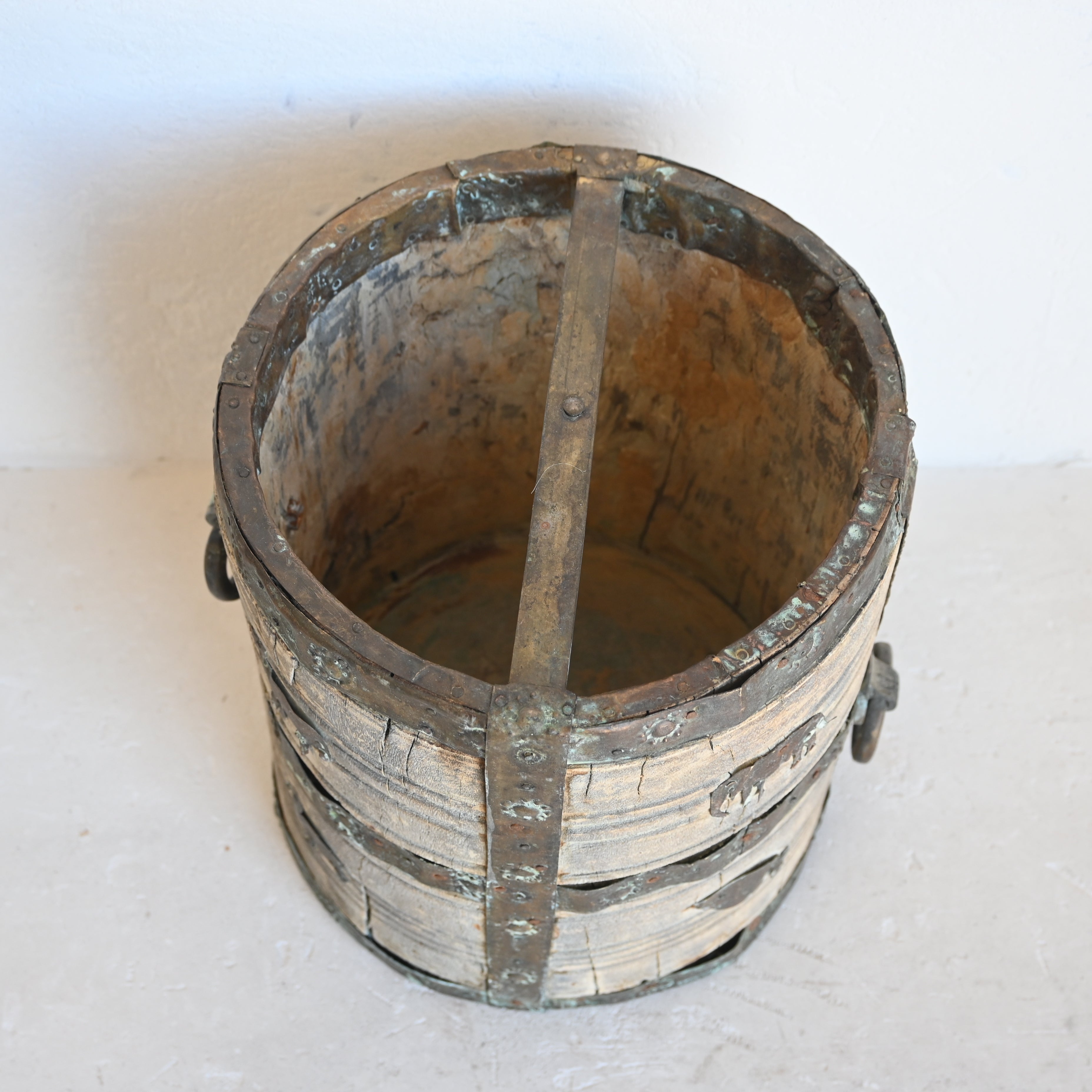 Vintage Indian Iron bucket 276584-A