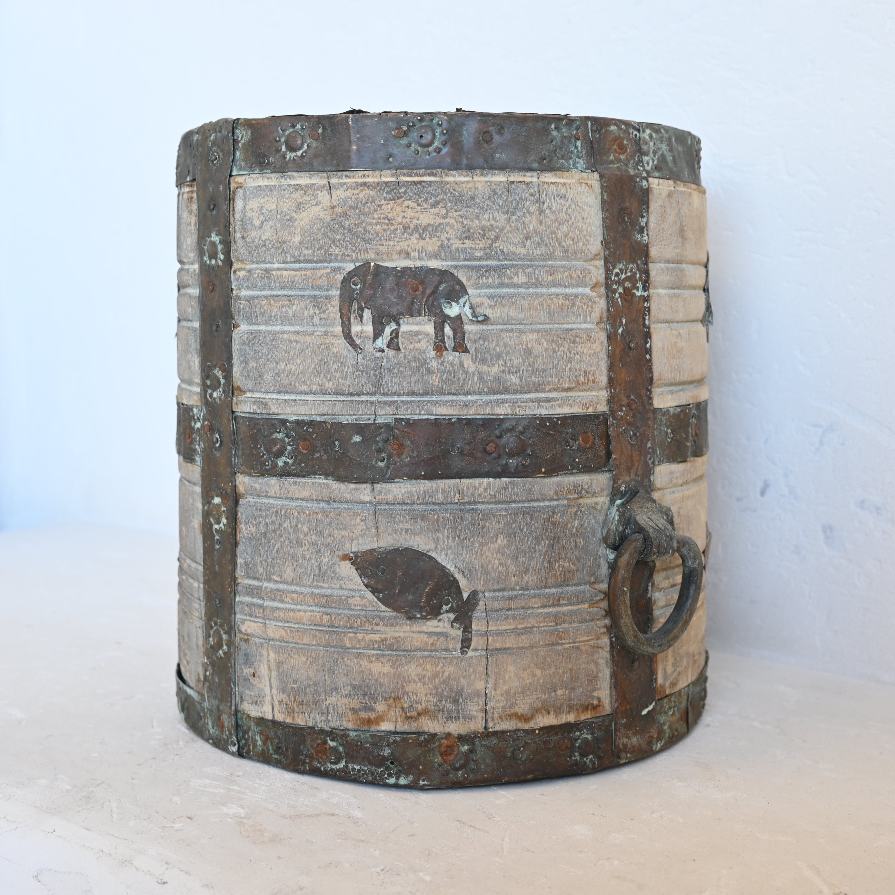 Vintage Indian Iron bucket 276584-A