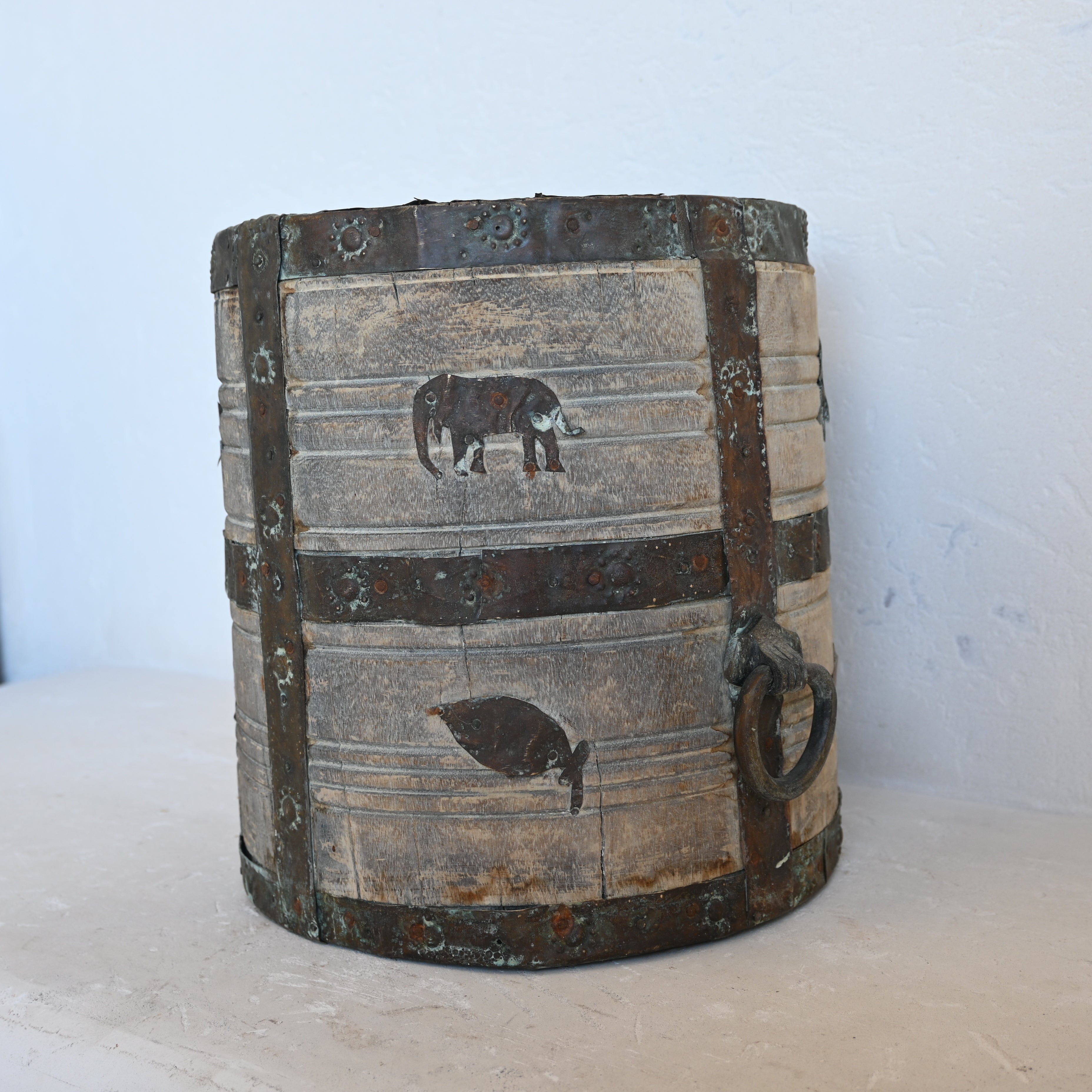 Vintage Indian Iron bucket 276584-A