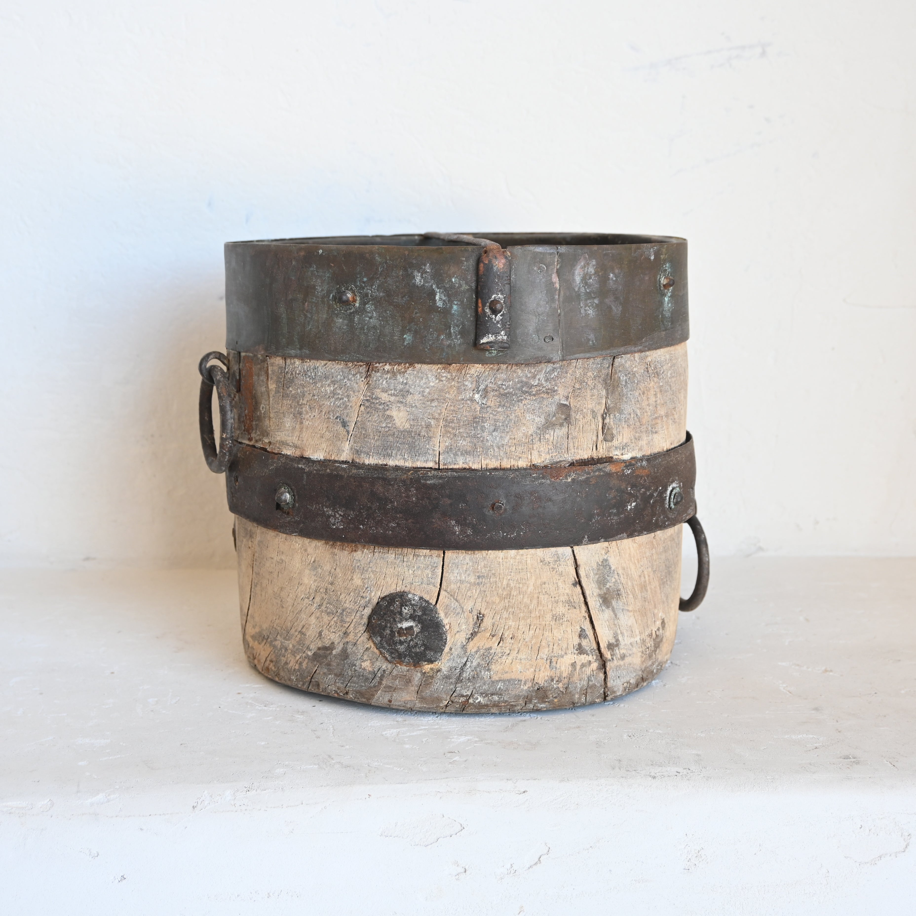Vintage Indian Iron bucket 276584-B