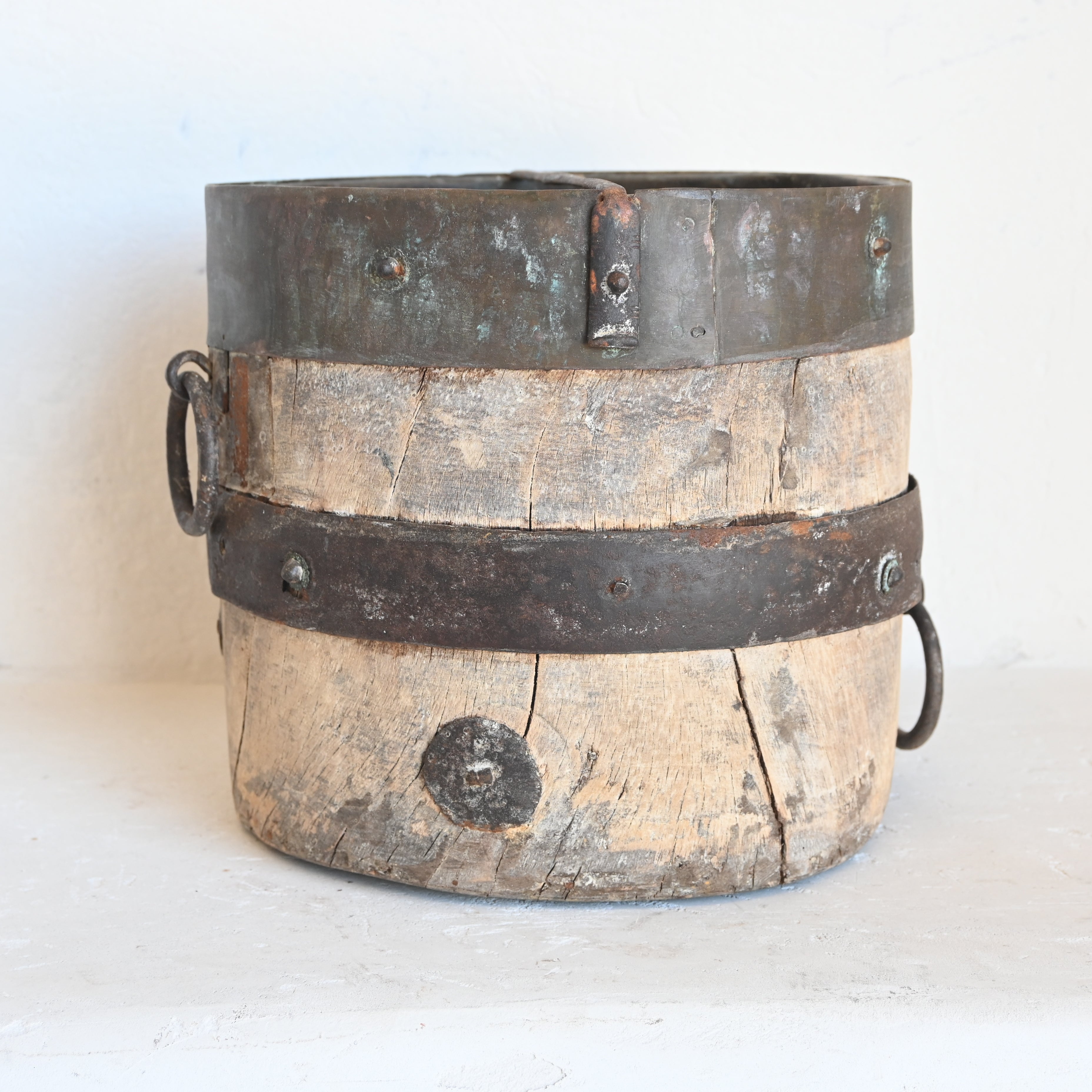 Vintage Indian Iron bucket 276584-B