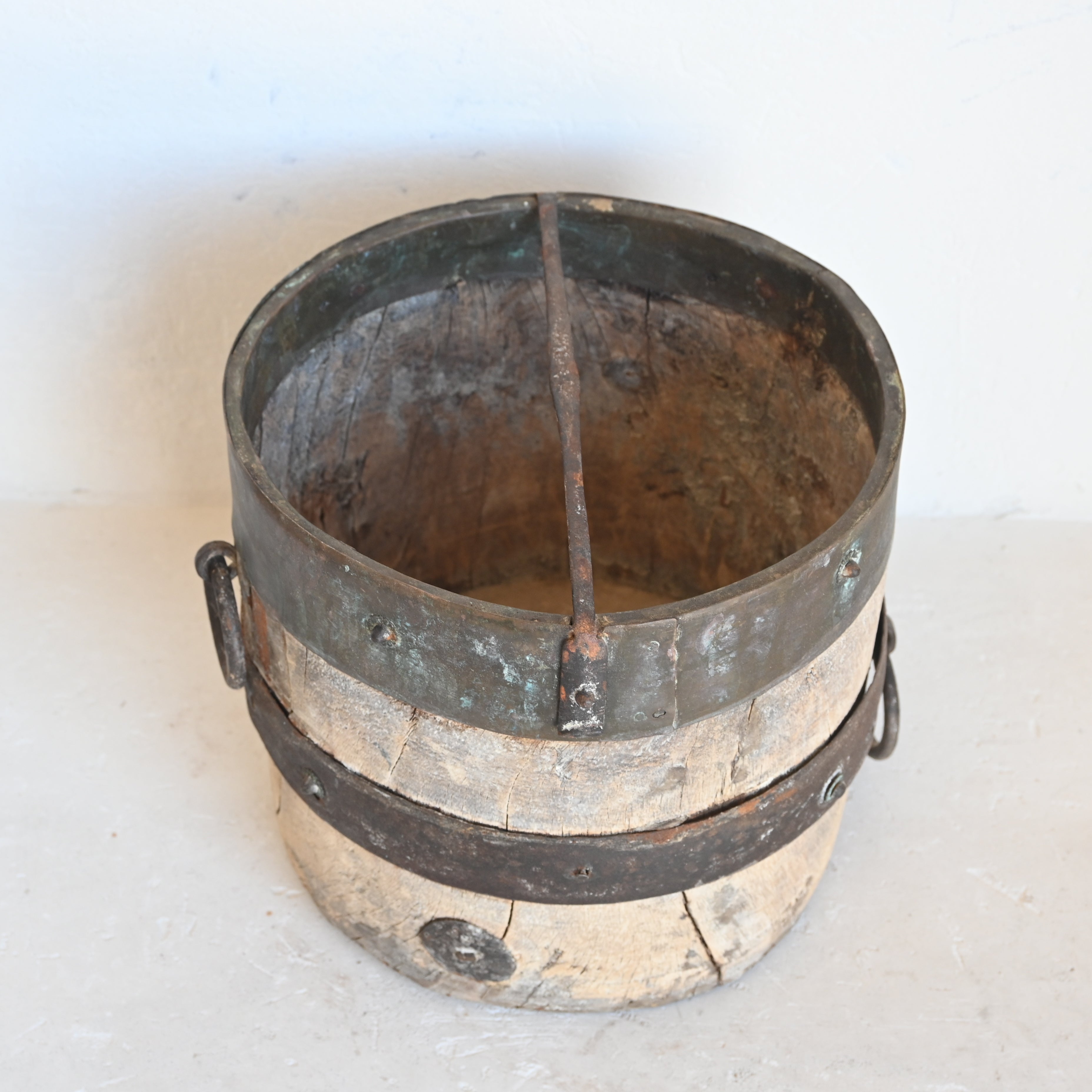 Vintage Indian Iron bucket 276584-B