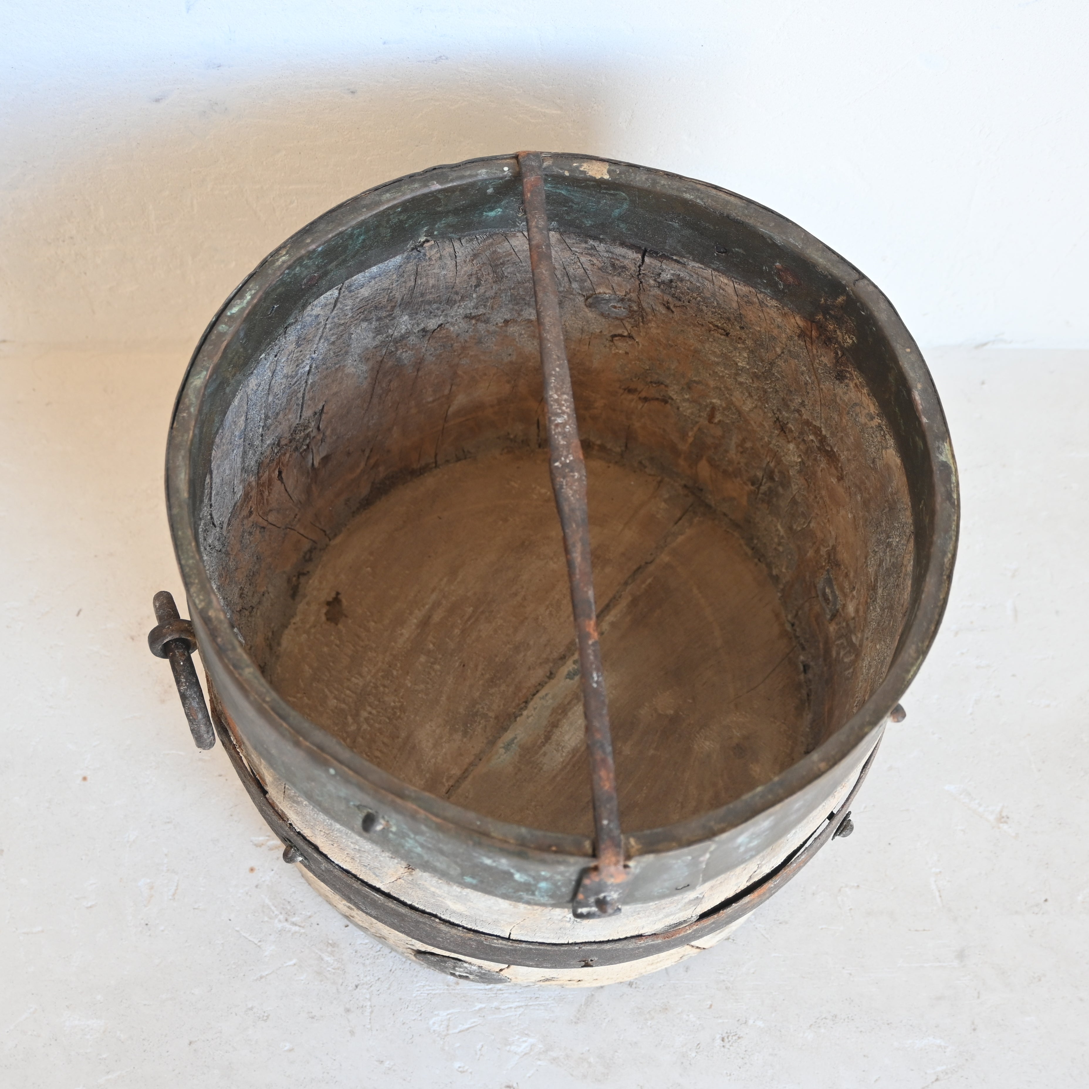 Vintage Indian Iron bucket 276584-B