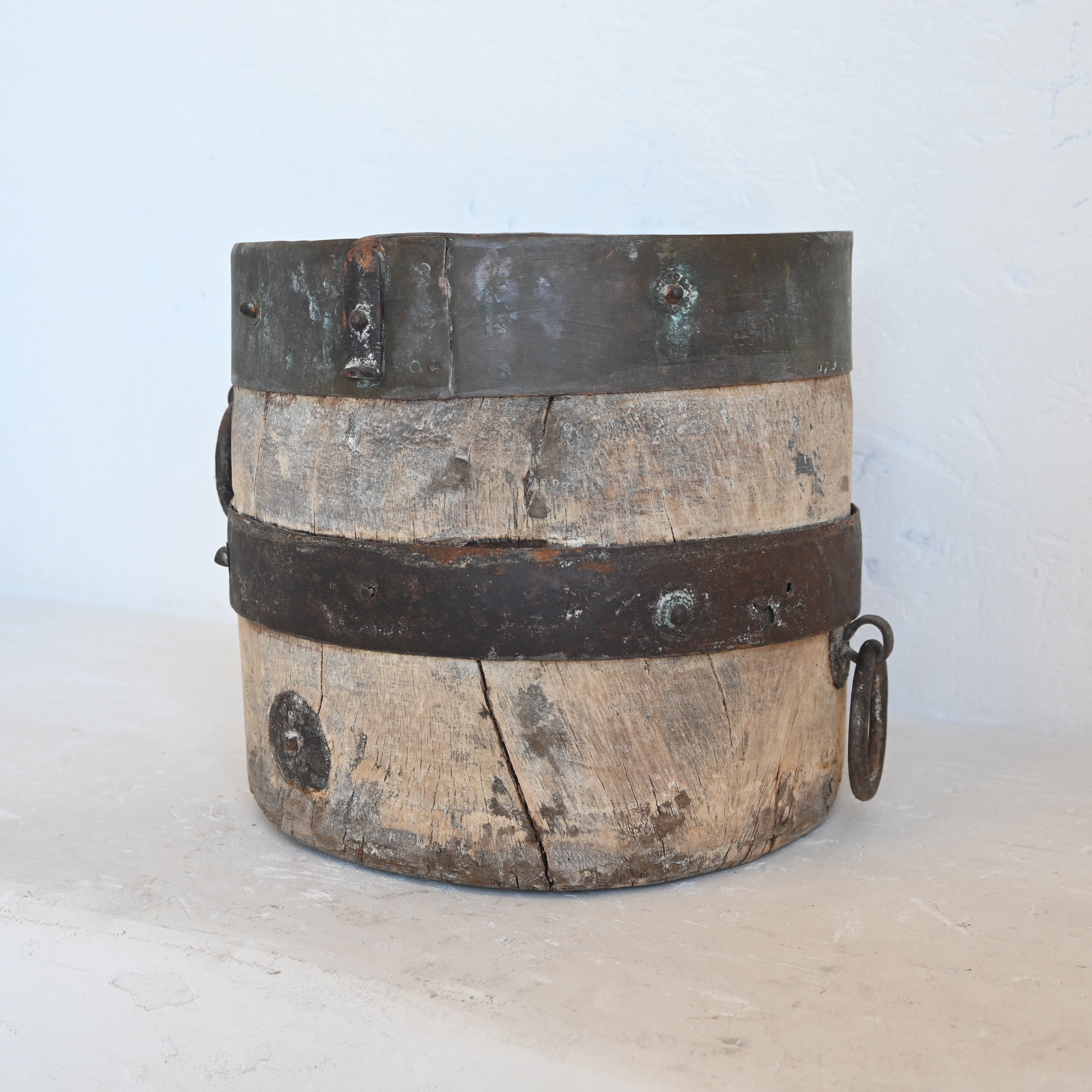 Vintage Indian Iron bucket 276584-B