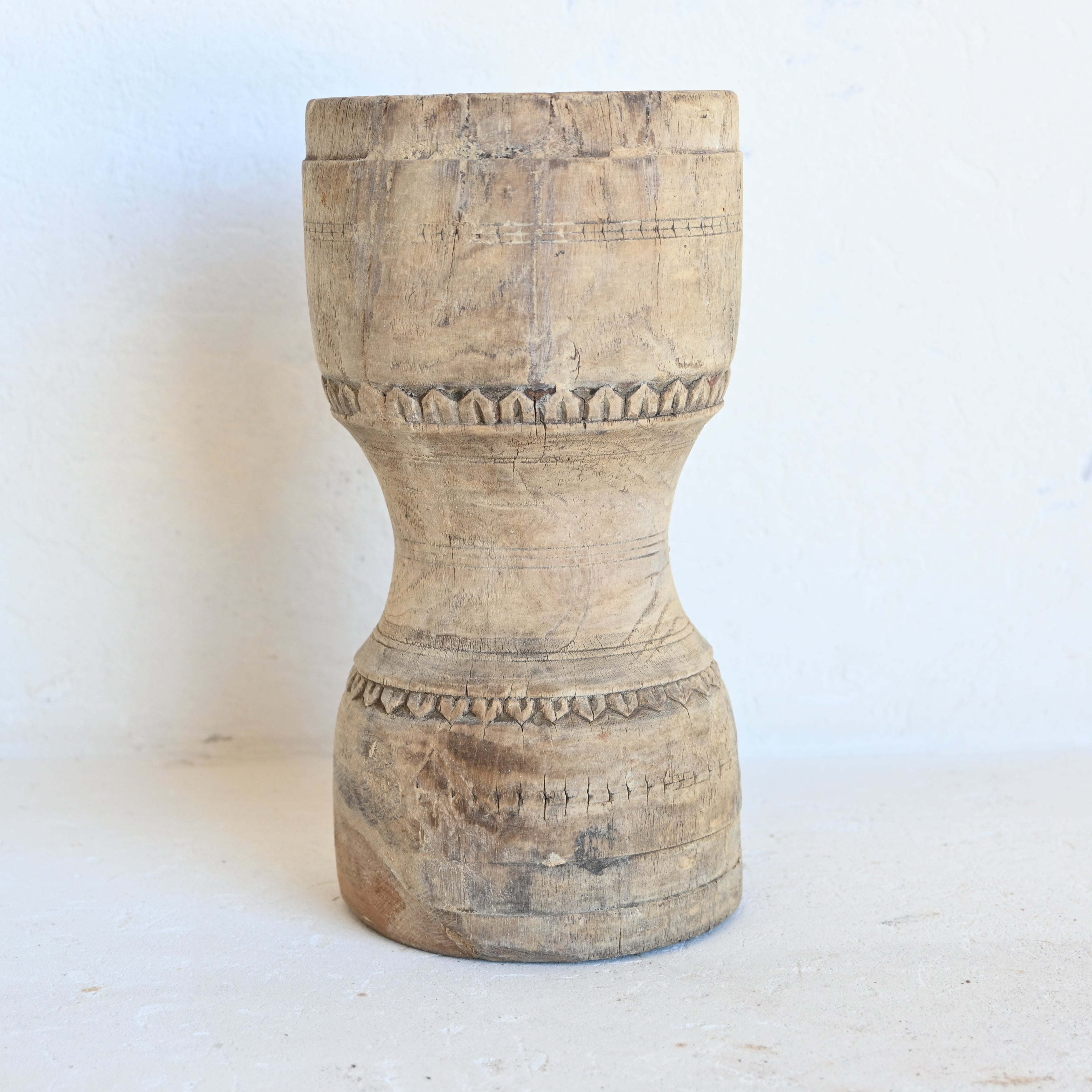 Carved pot 326733 - B