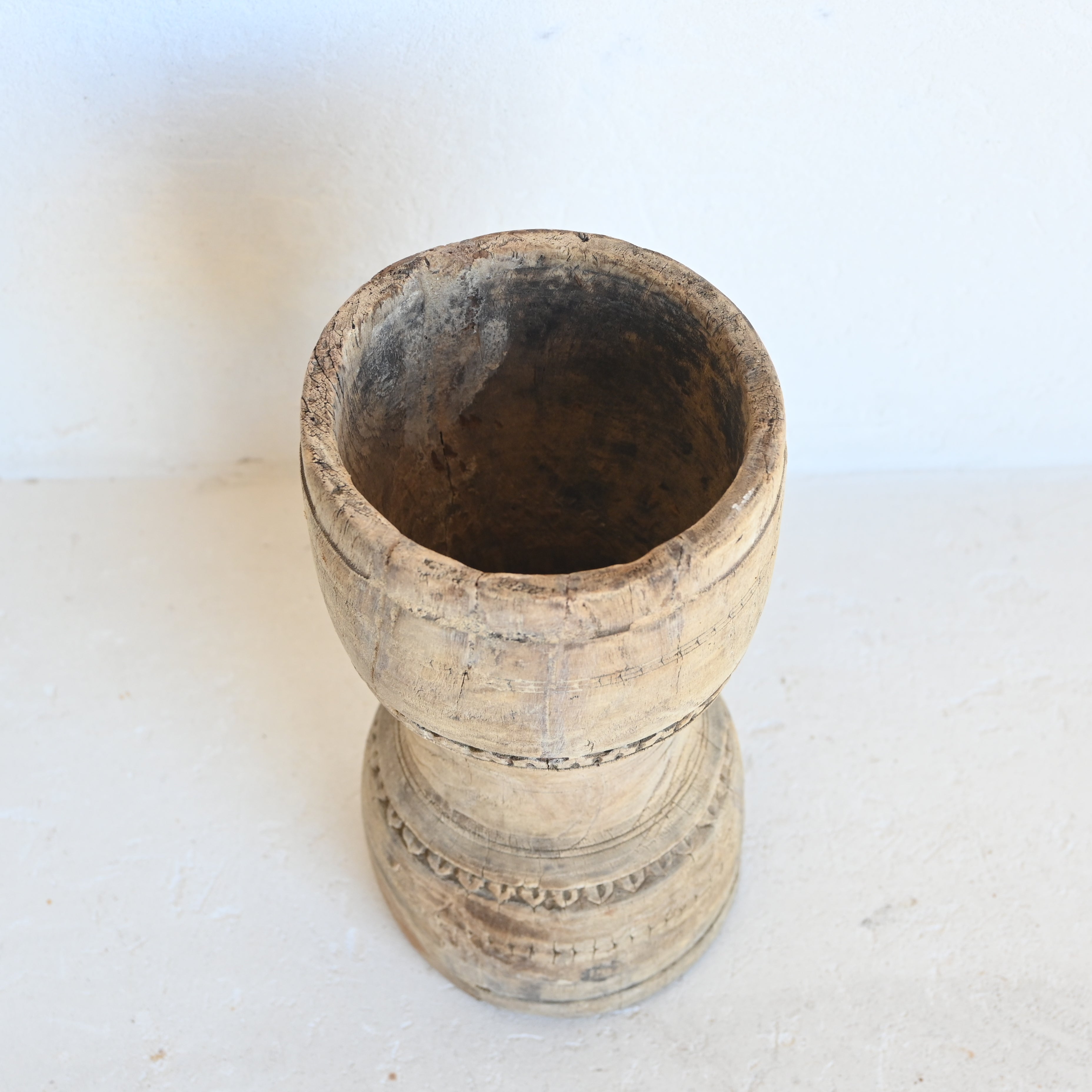 Carved pot 326733 - B