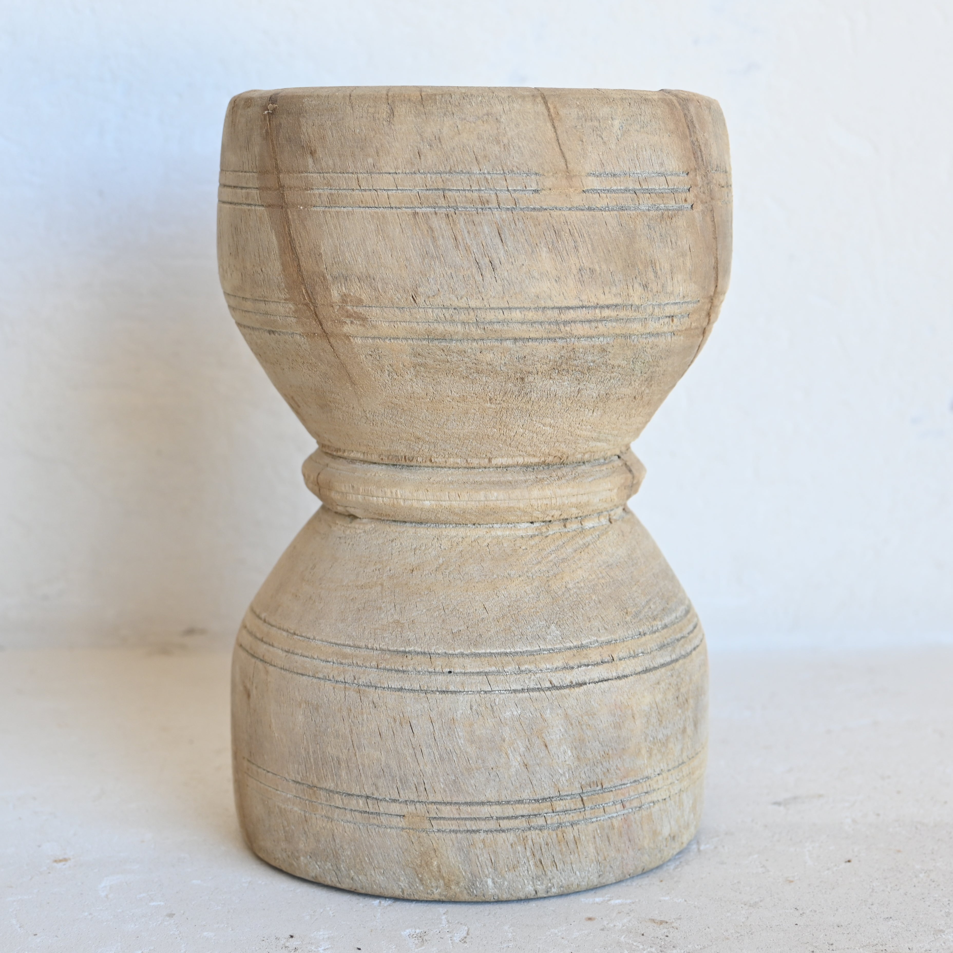 Carved pot 326733 - E