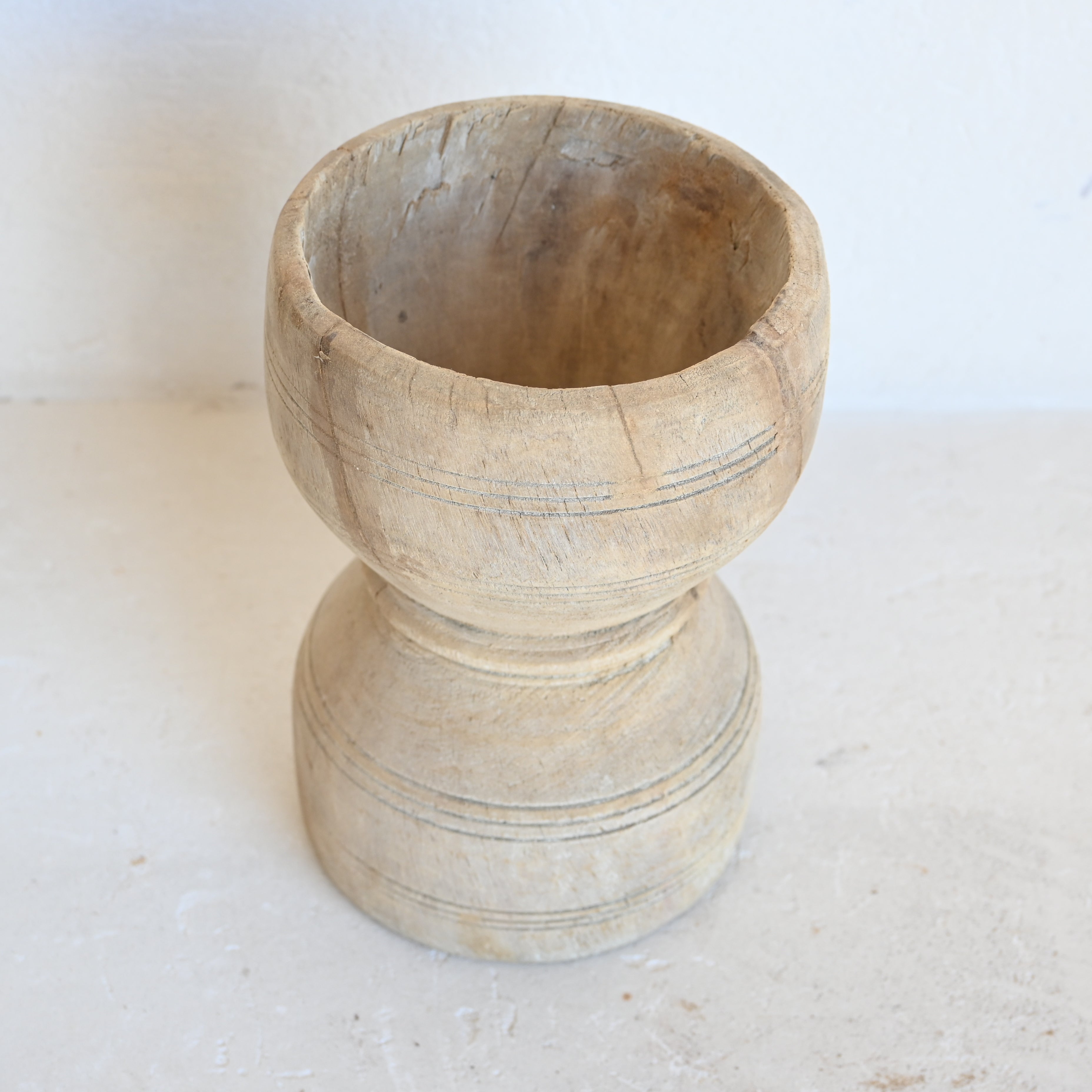 Carved pot 326733 - E