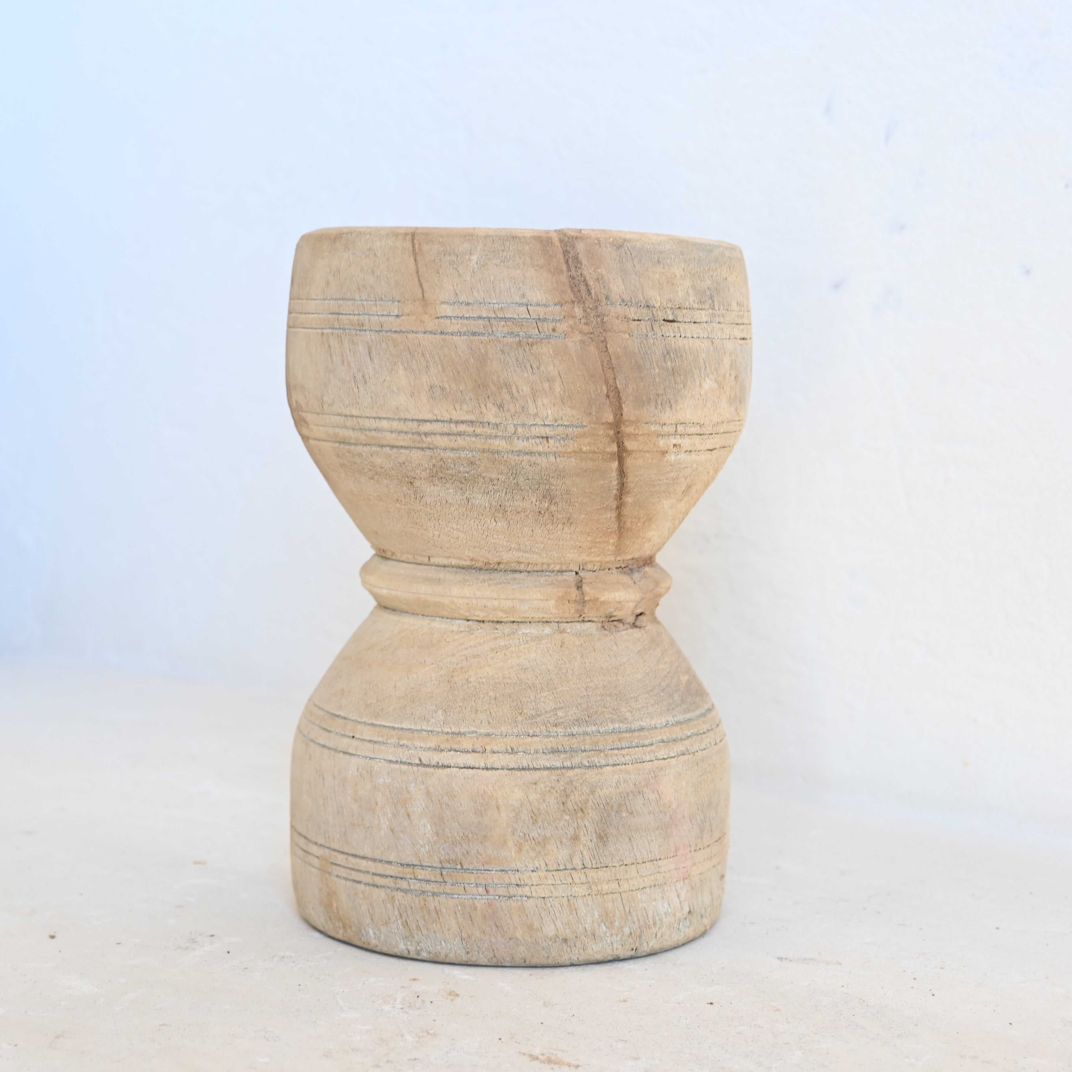 Carved pot 326733 - E