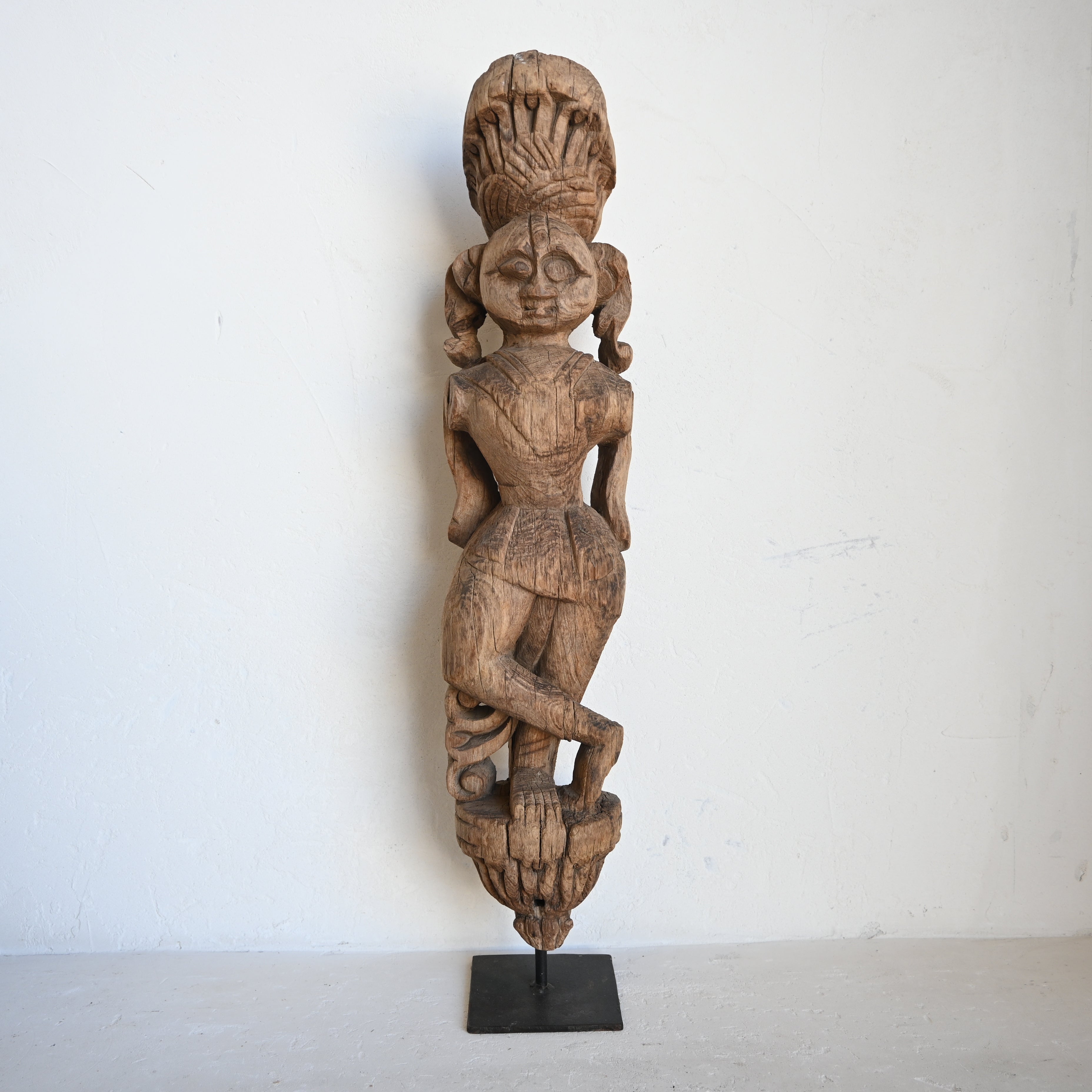 Carved statue 309780