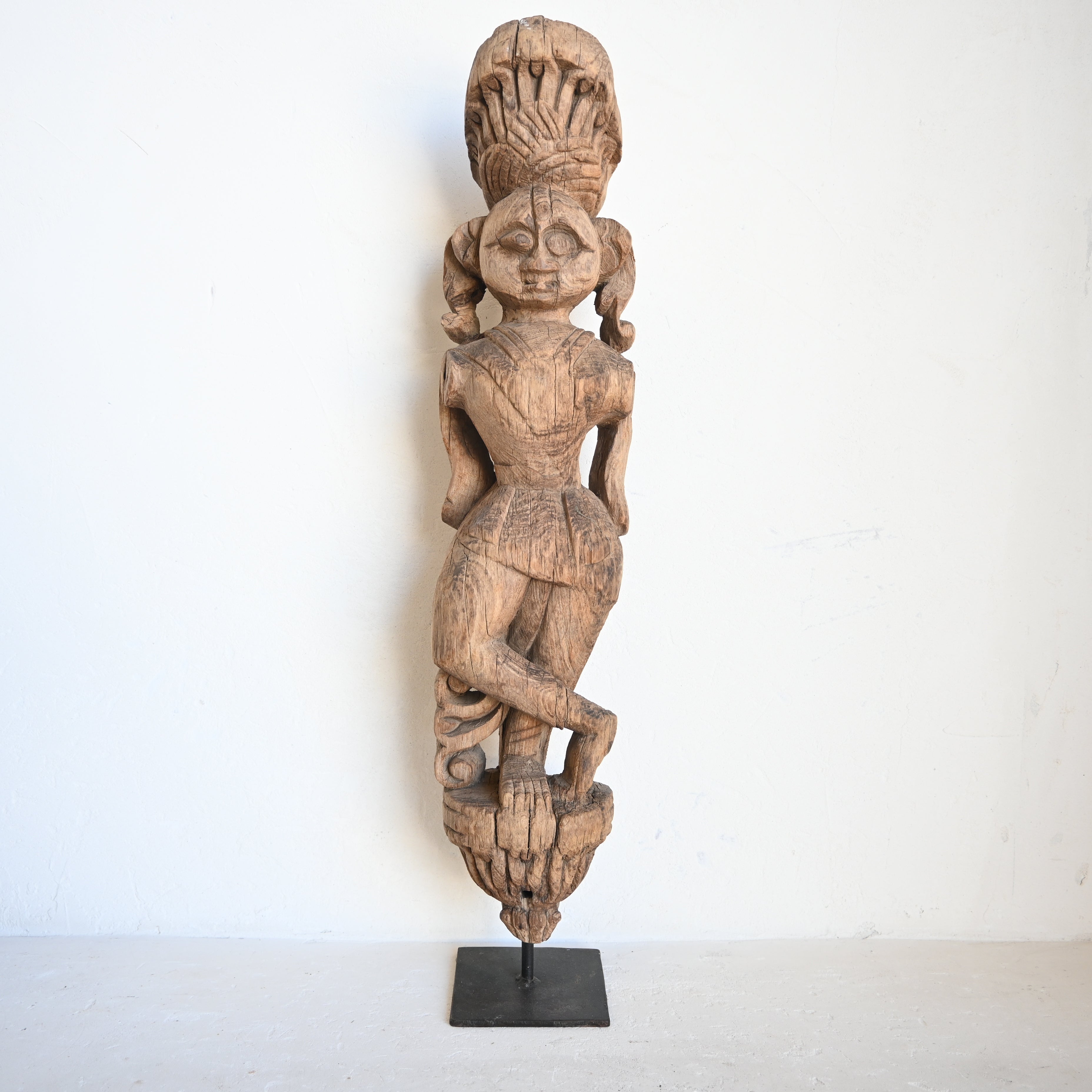 Carved statue 309780