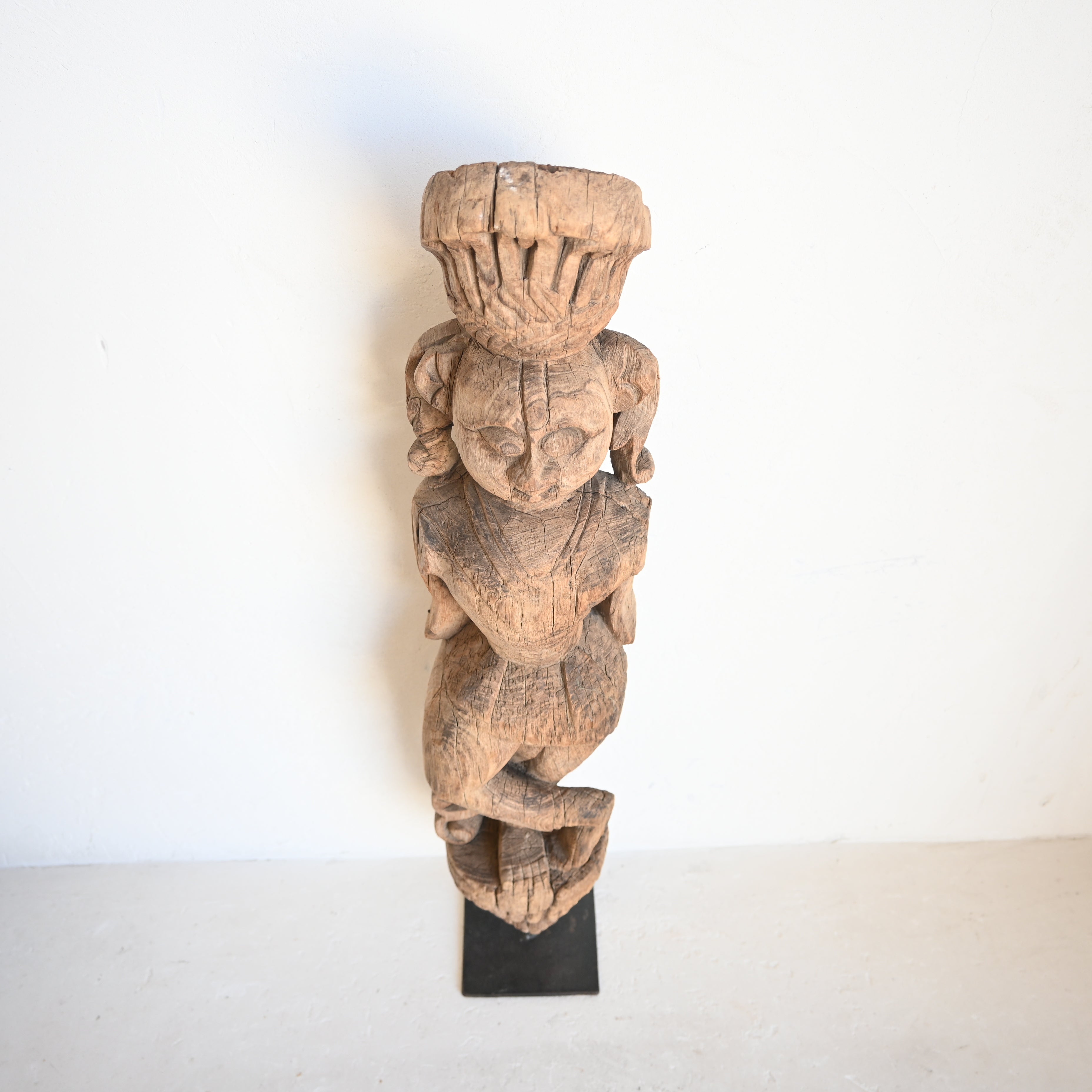 Carved statue 309780
