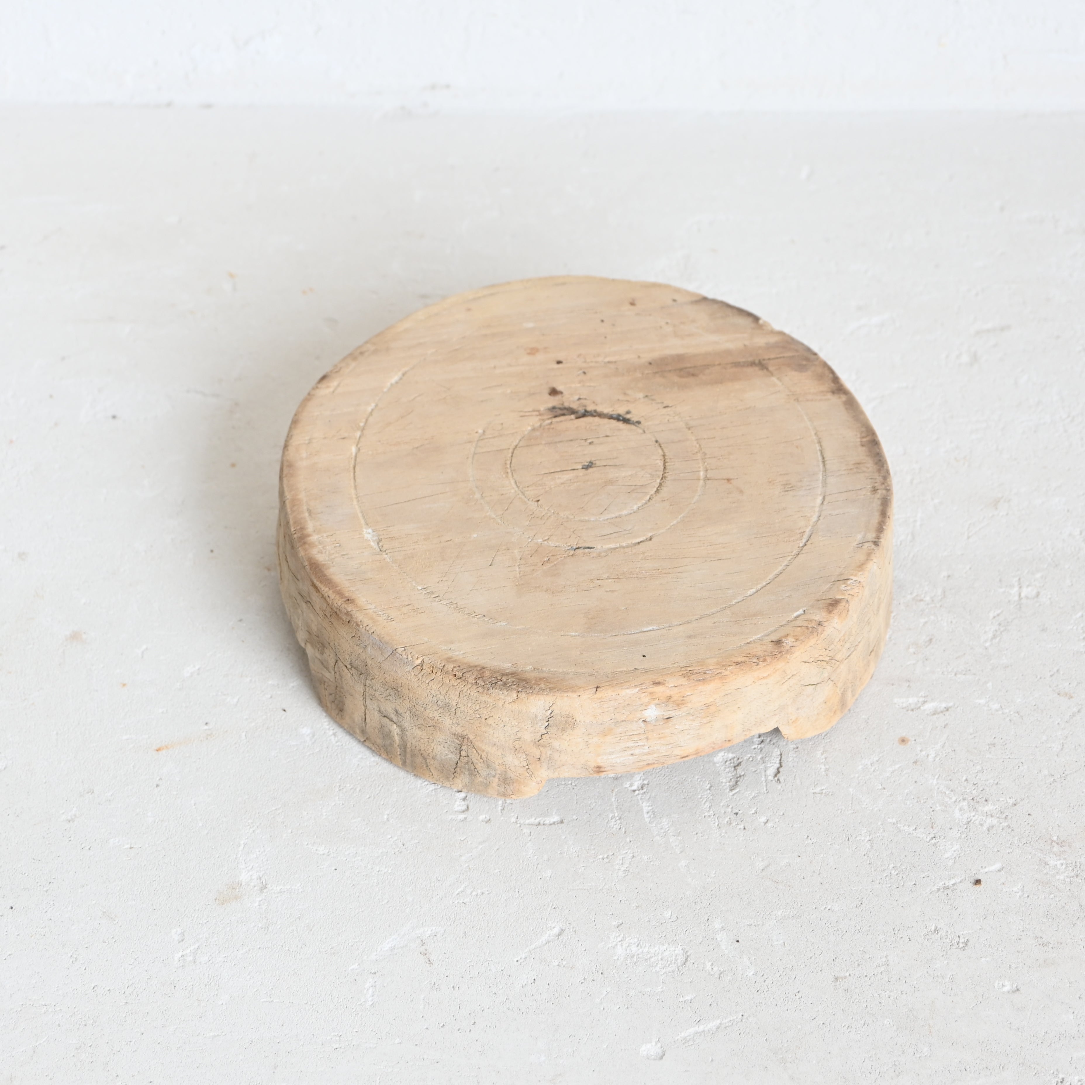 Carved Chapati with legs 259667-2