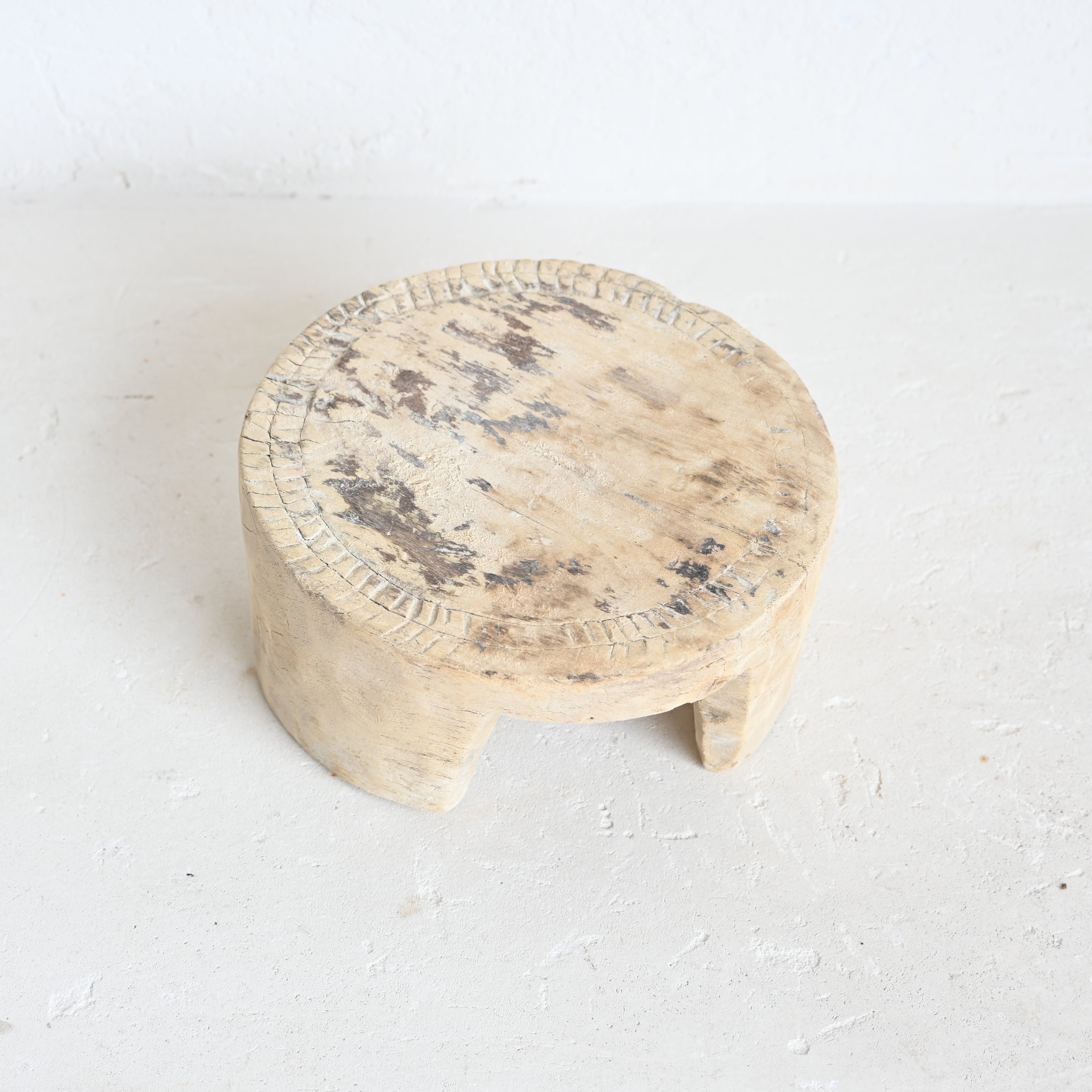 Carved Chapati with legs 259667-3