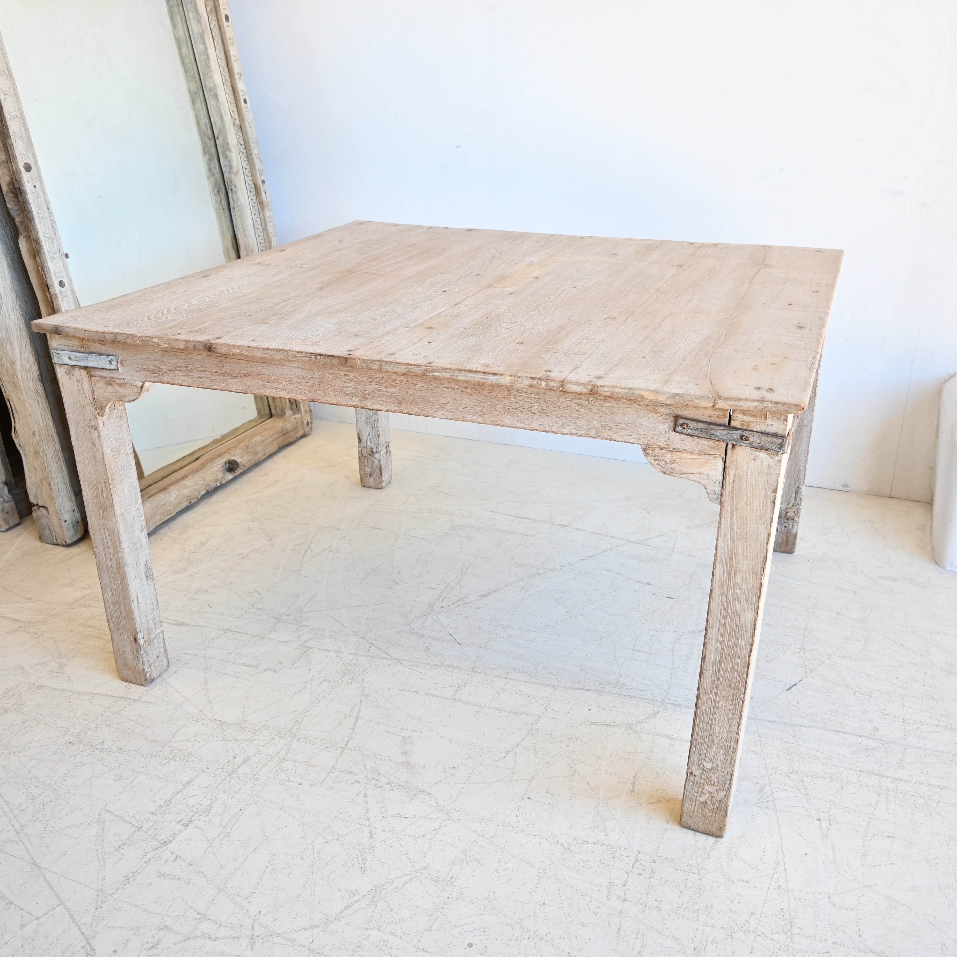 Indian Vintage Table 323627