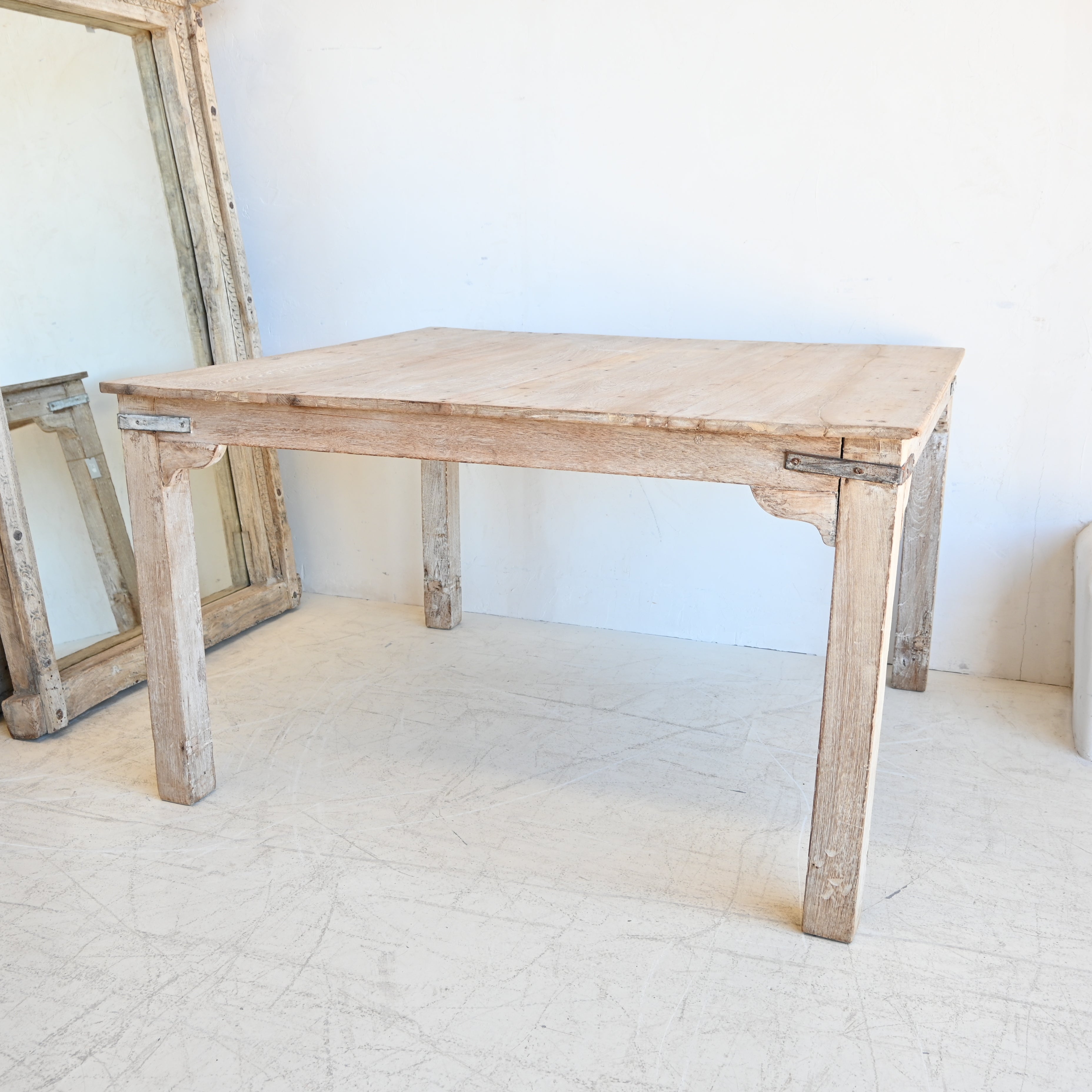 Indian Vintage Table 323627