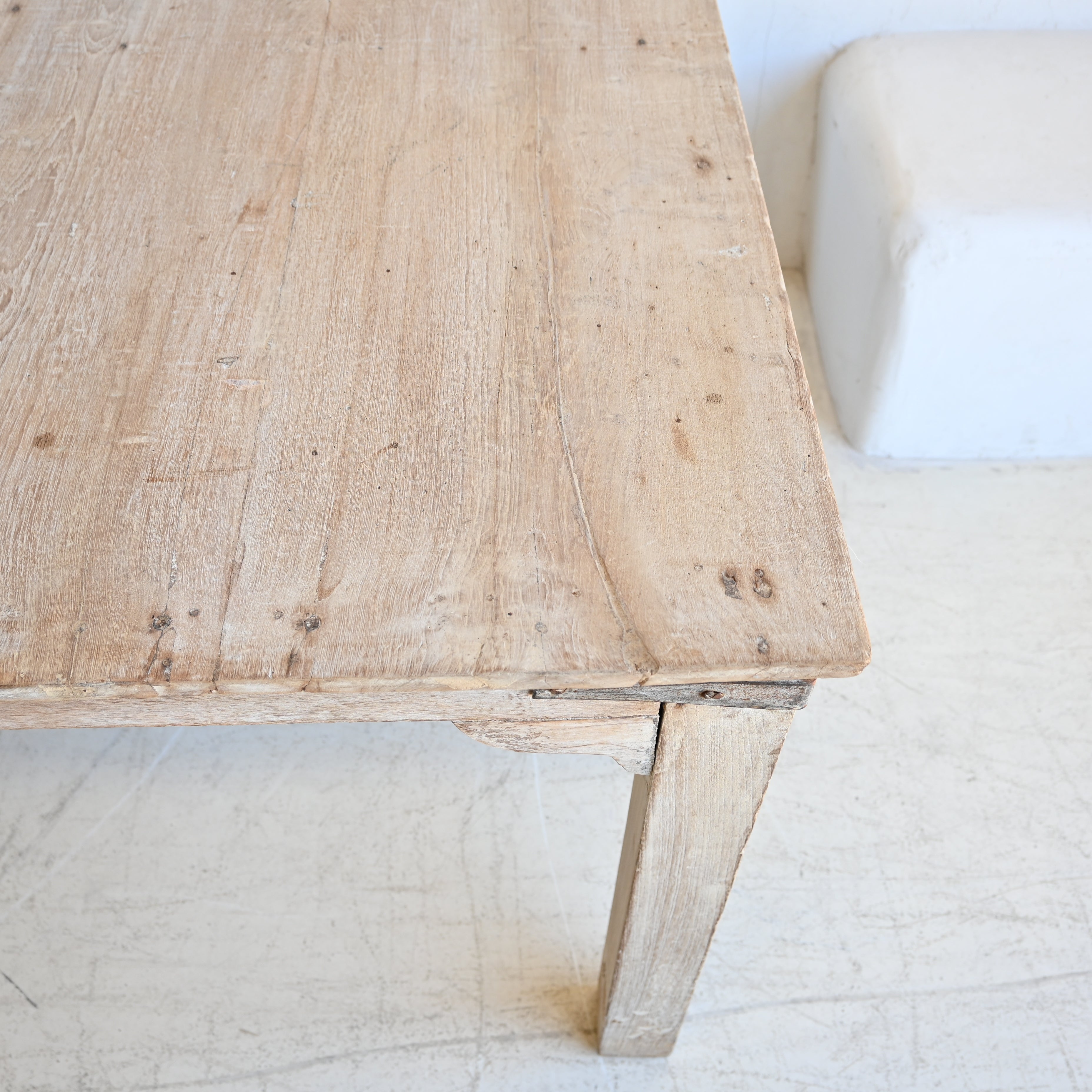 Indian Vintage Table 323627