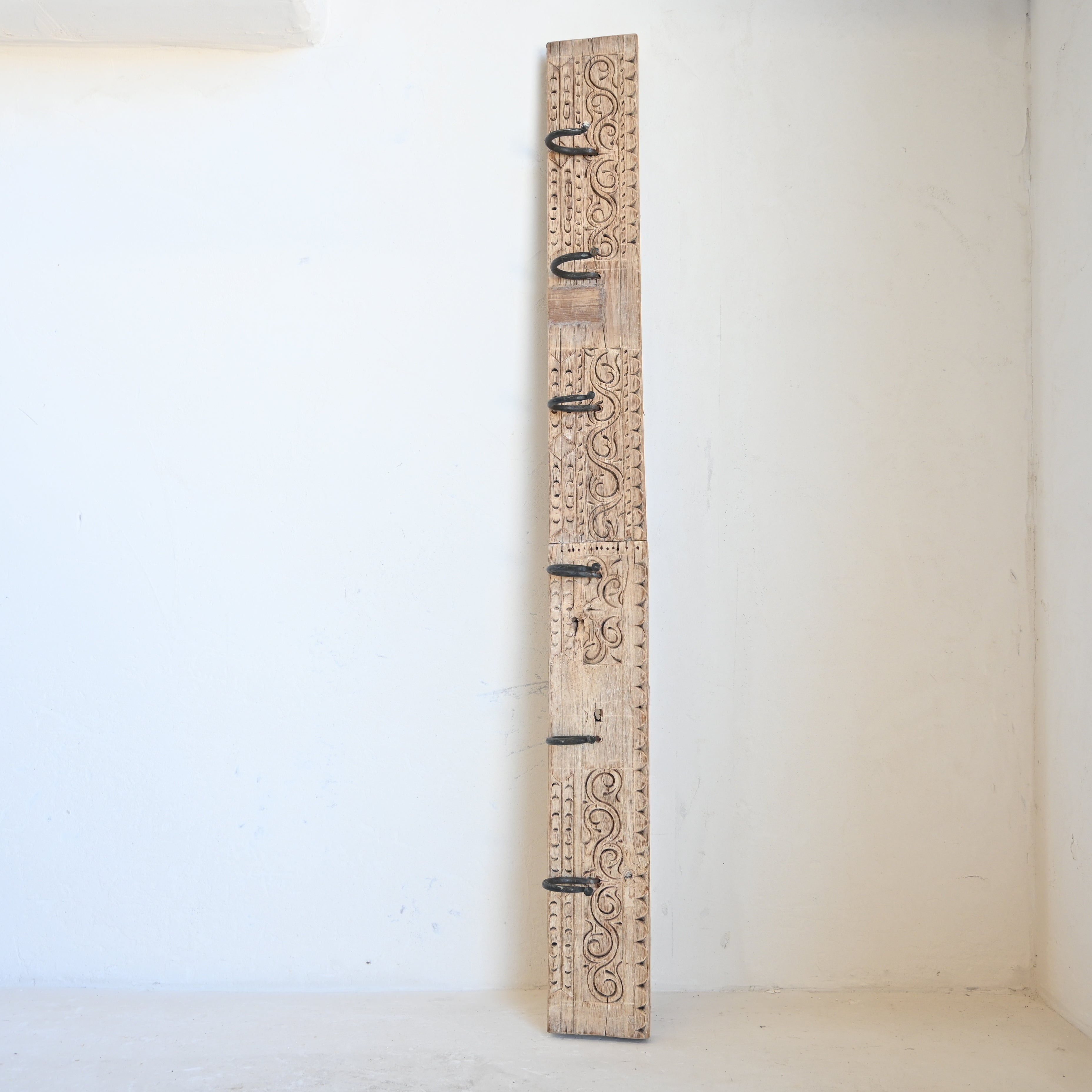 Carved Indian Timber Hook 8952A