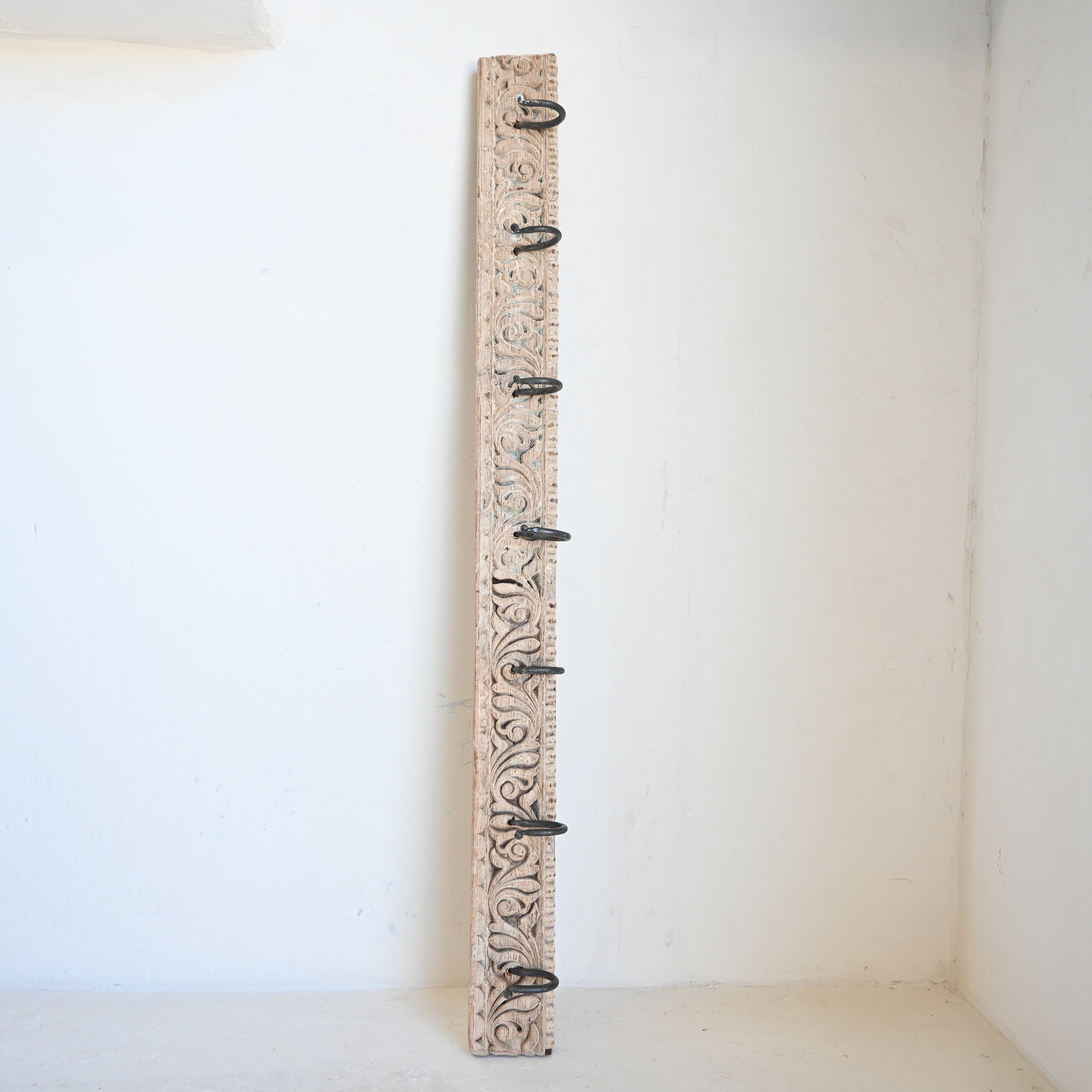 Carved Indian Timber Hook 8952B