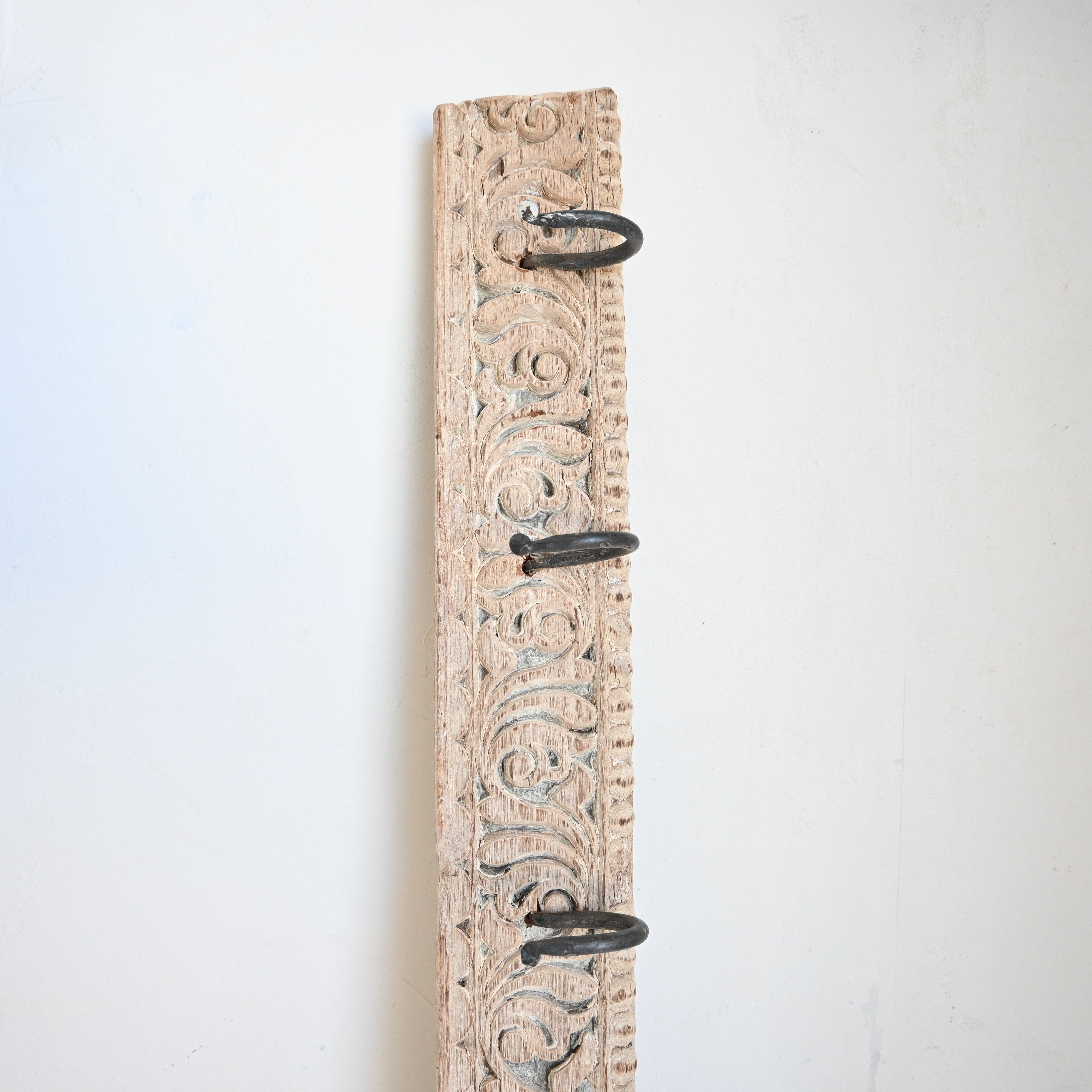 Carved Indian Timber Hook 8952B