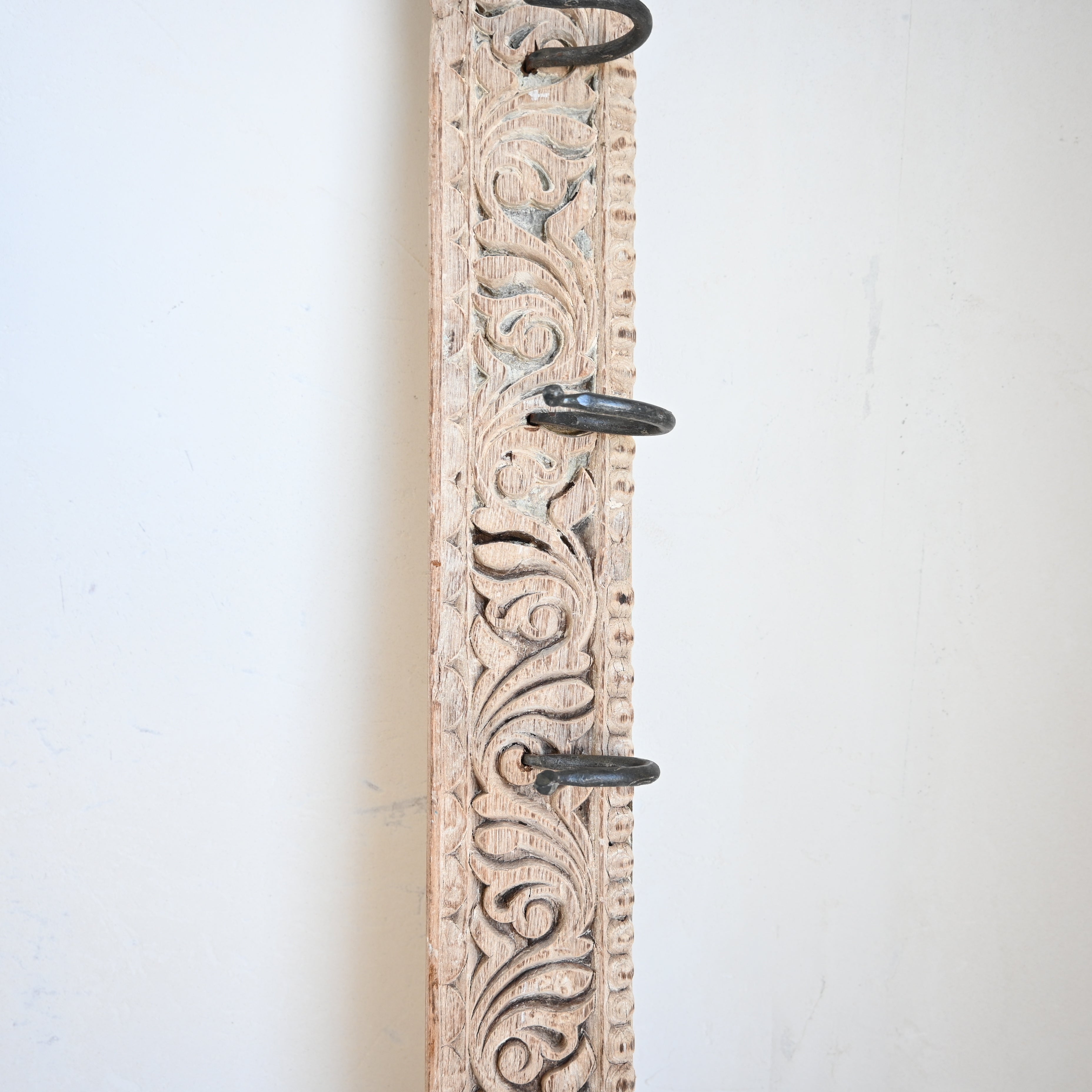 Carved Indian Timber Hook 8952B