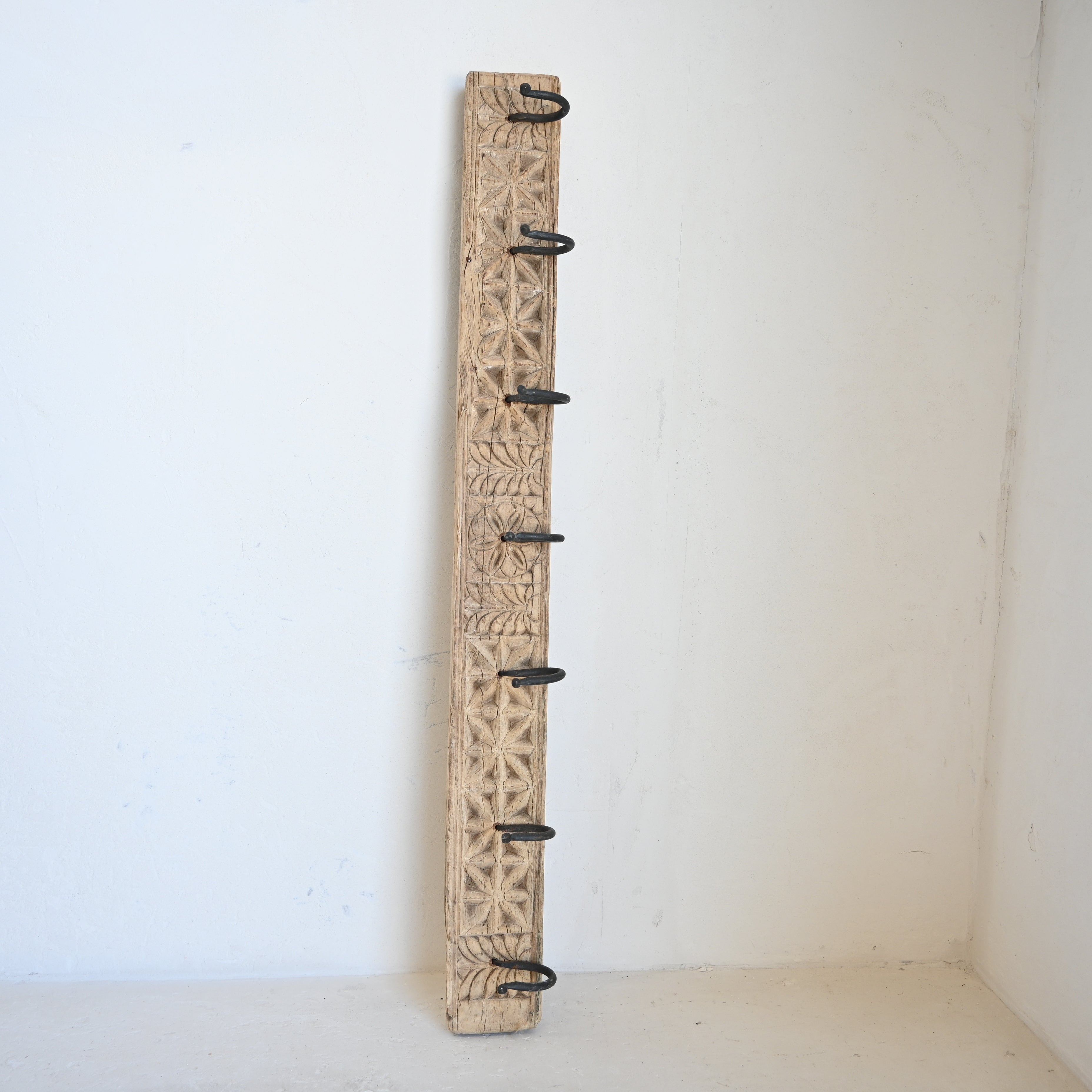 Carved Indian Timber Hook 8952D