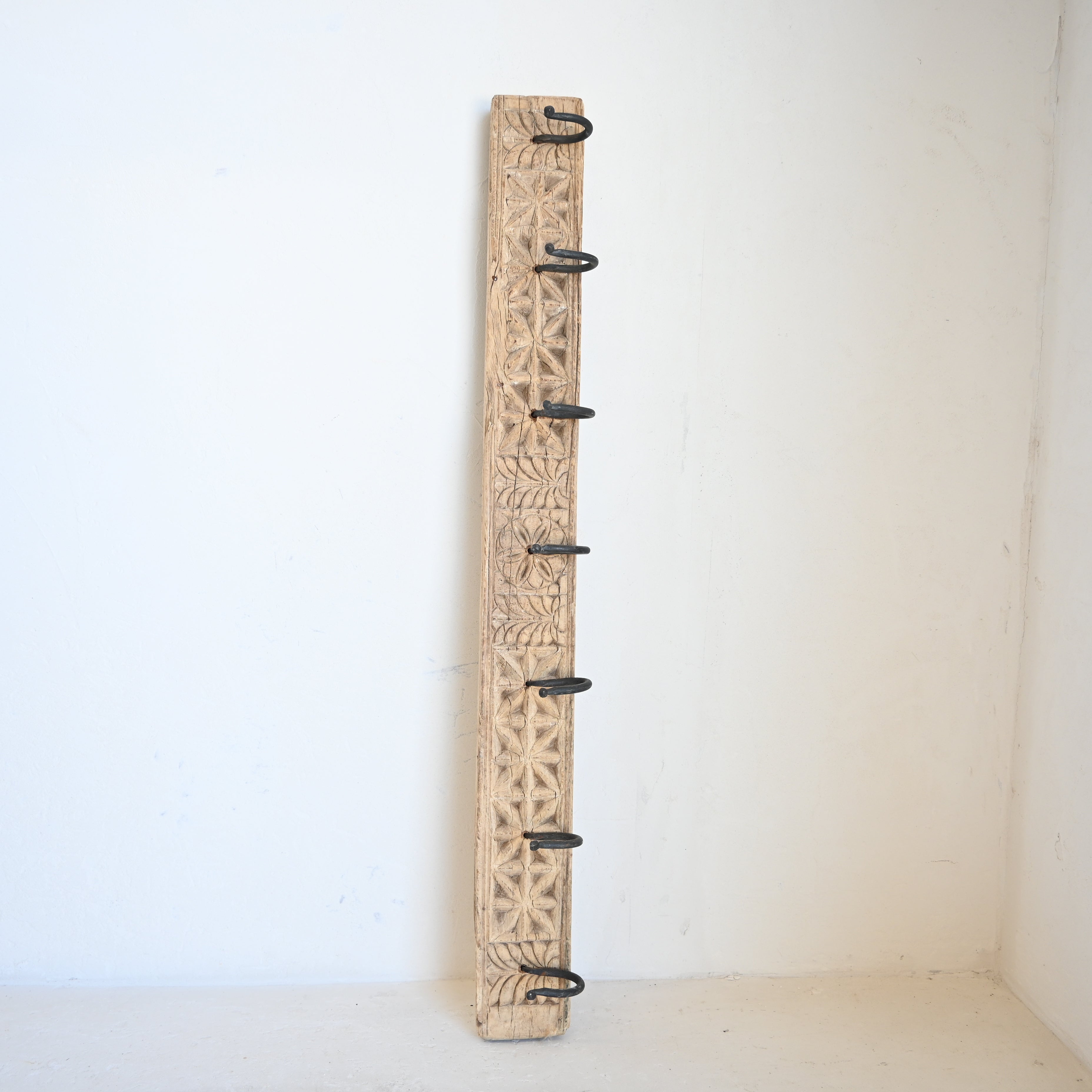 Carved Indian Timber Hook 8952D