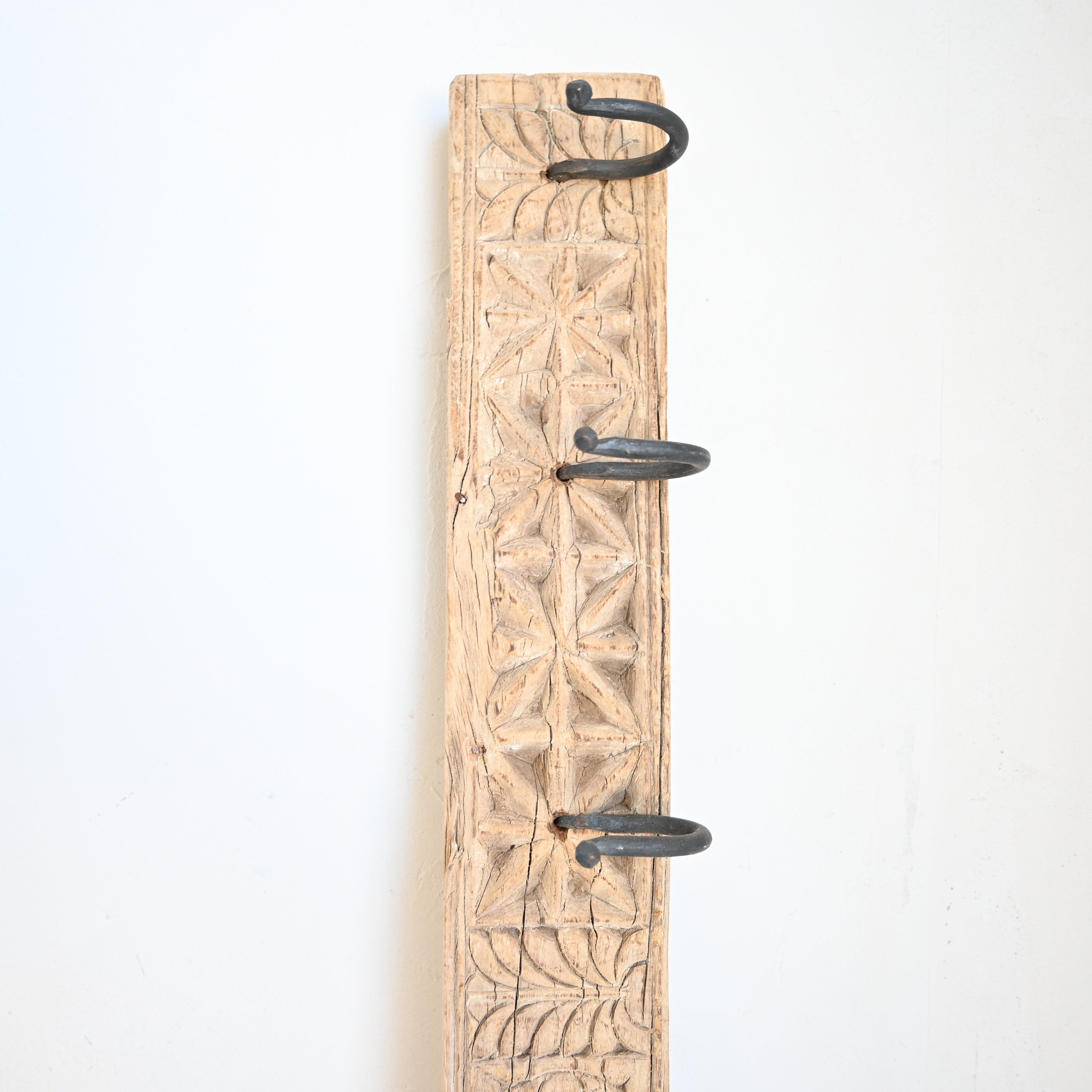 Carved Indian Timber Hook 8952D