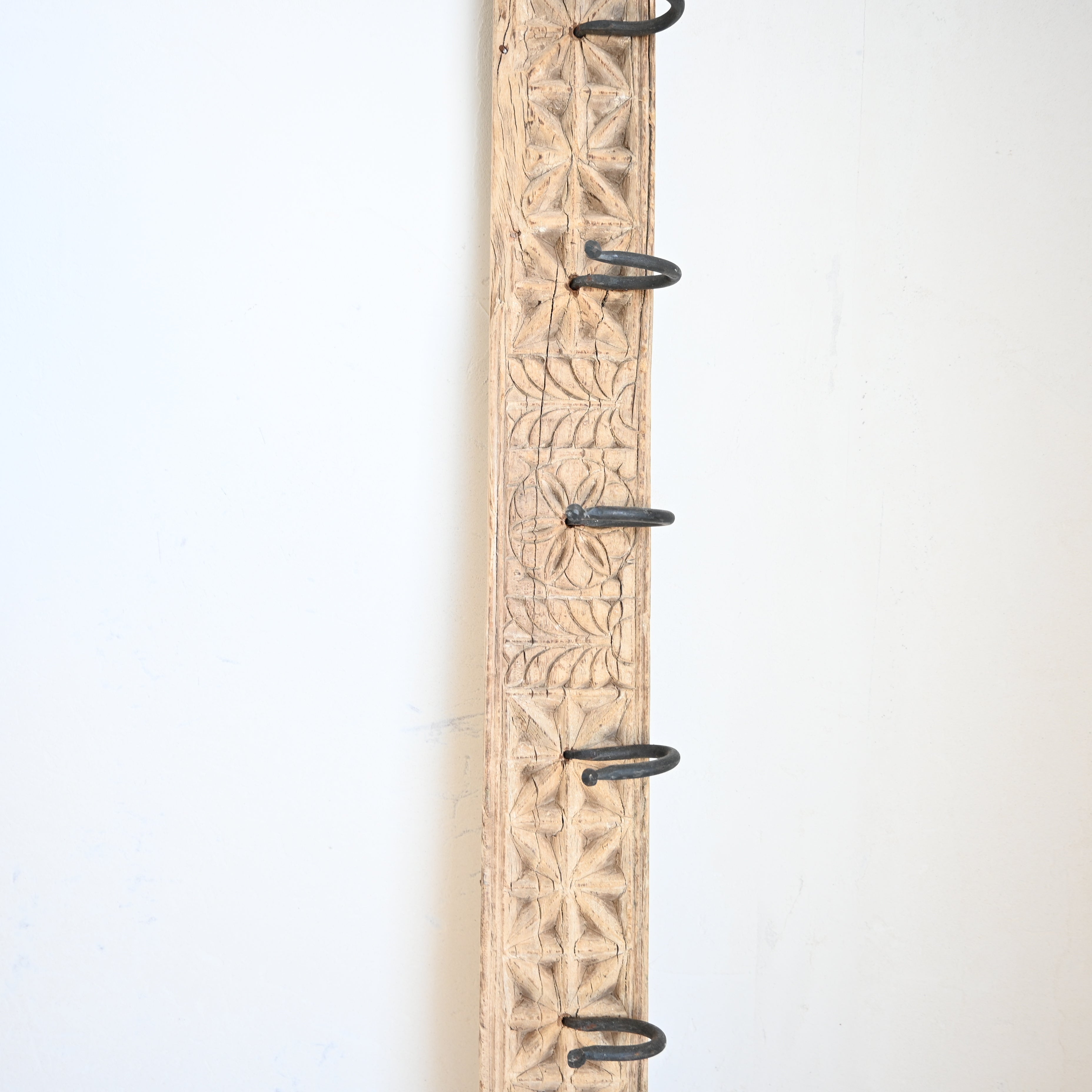 Carved Indian Timber Hook 8952D