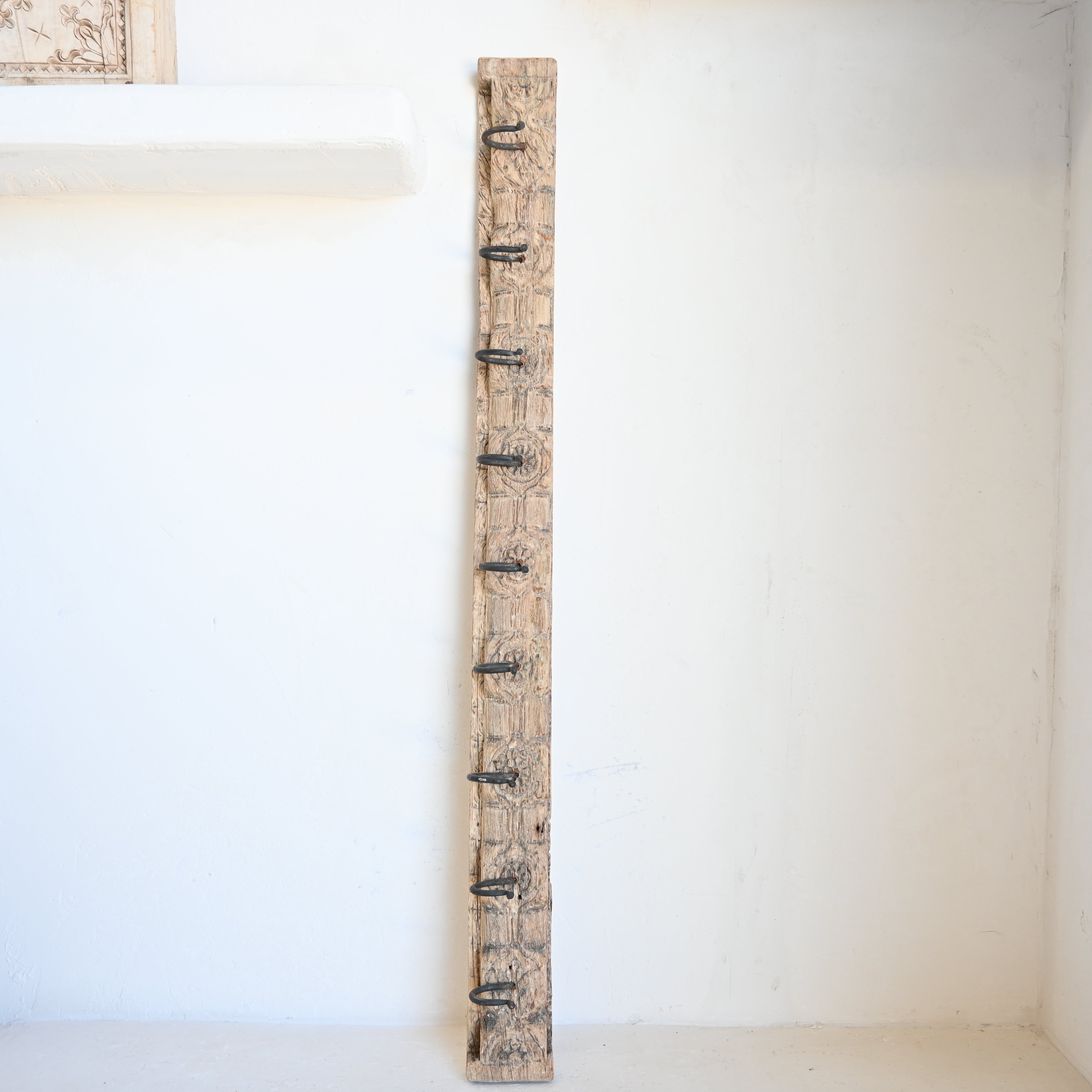 Carved Indian Timber Hook 8952E